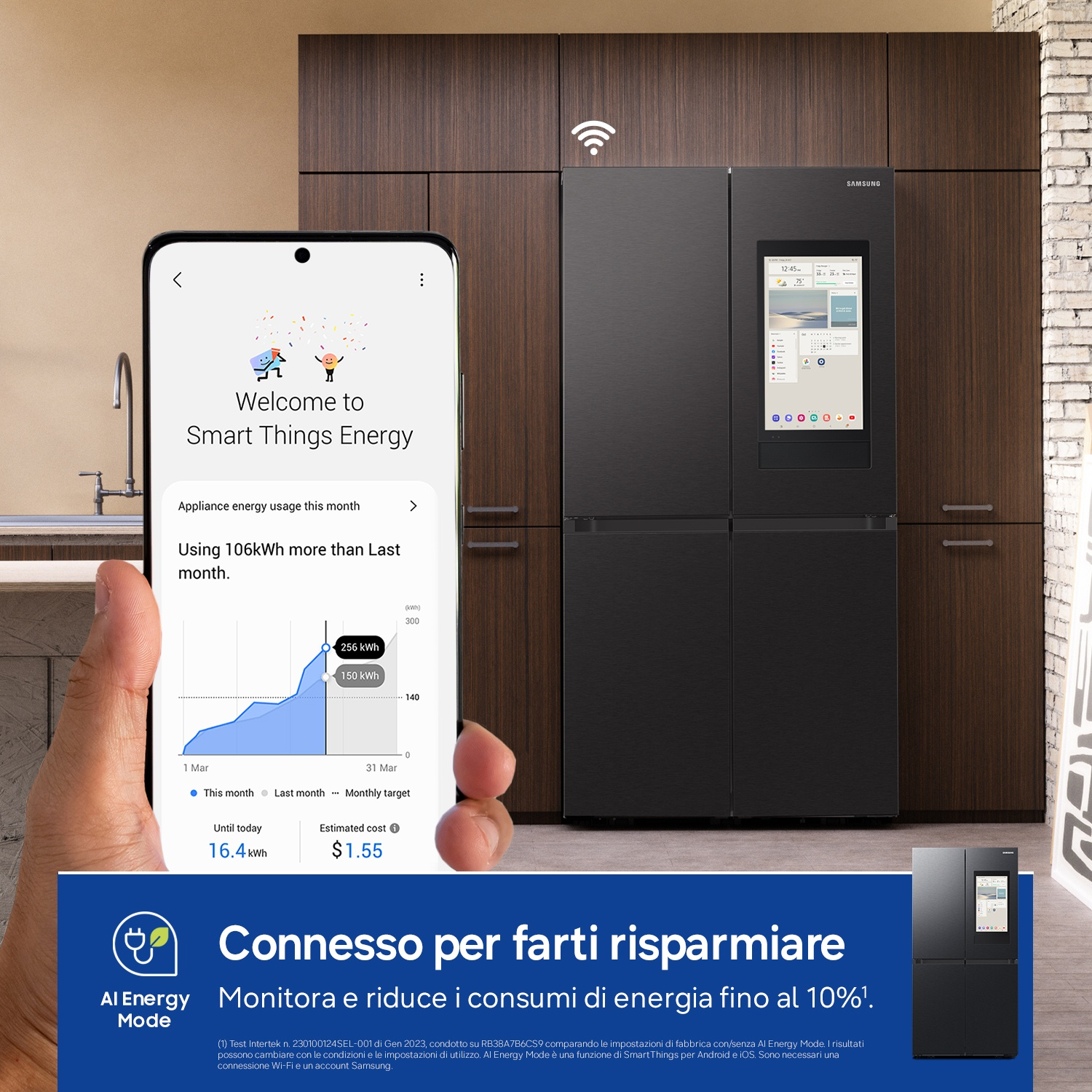 Uno smartphone mostra l'app Smart Things Energy con grafico consumi. Accanto, un frigorifero nero.