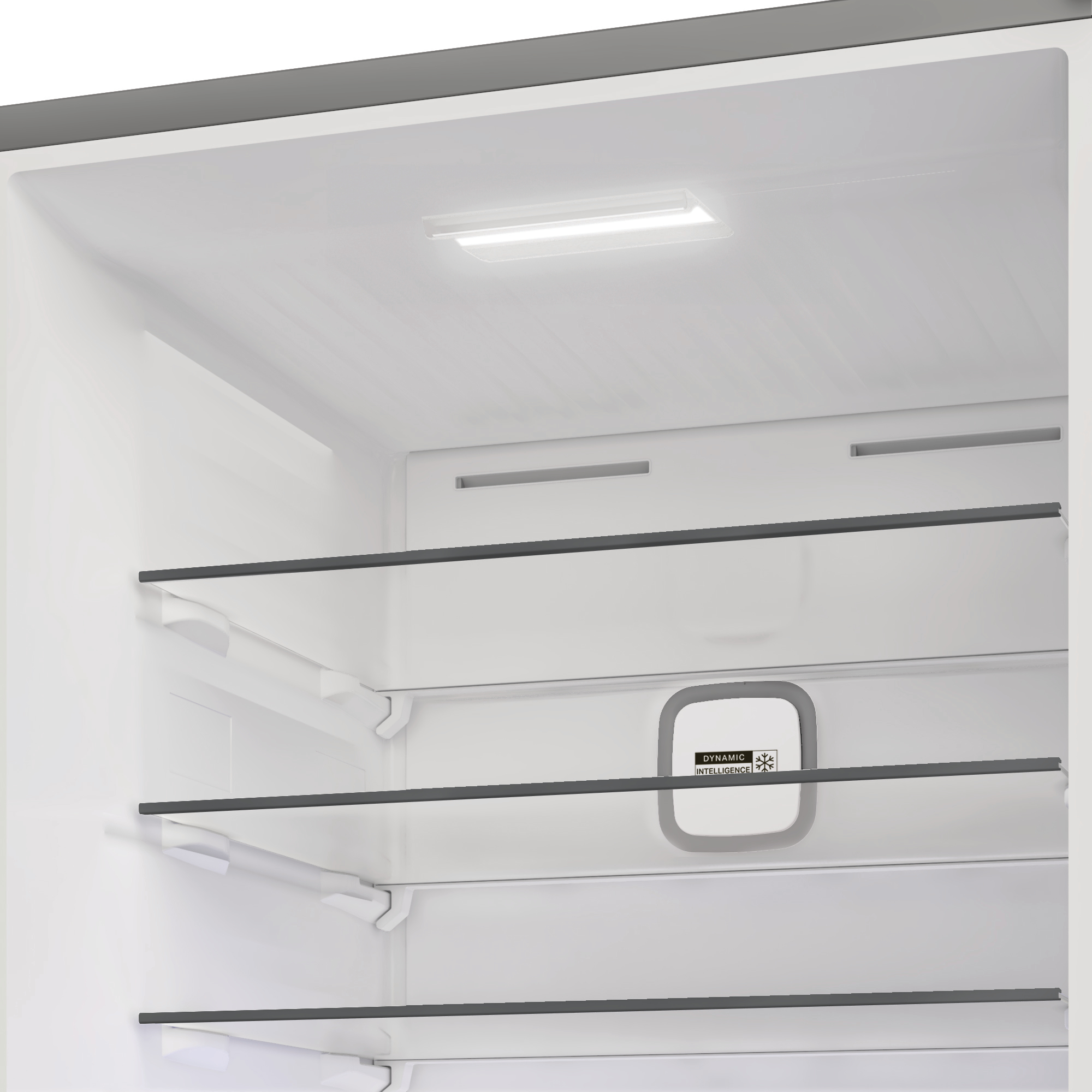 Innenansicht eines Kühlschranks mit Glasböden und einer LED-Beleuchtung.