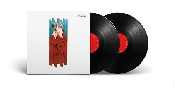 Une pochette d'album avec un pull rouge et deux disques vinyles noirs.