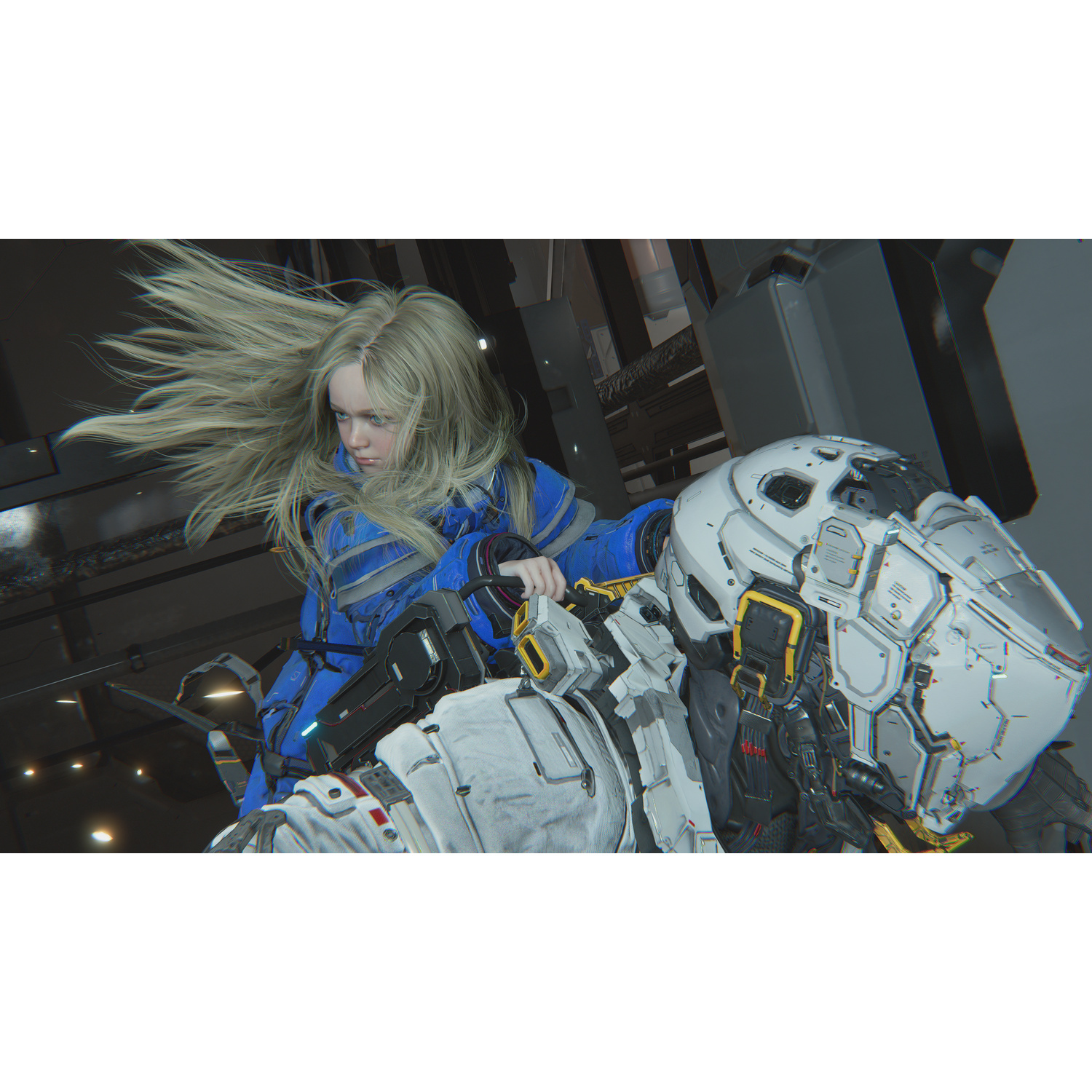 Una donna bionda in abiti blu combatte una figura robotica bianca.