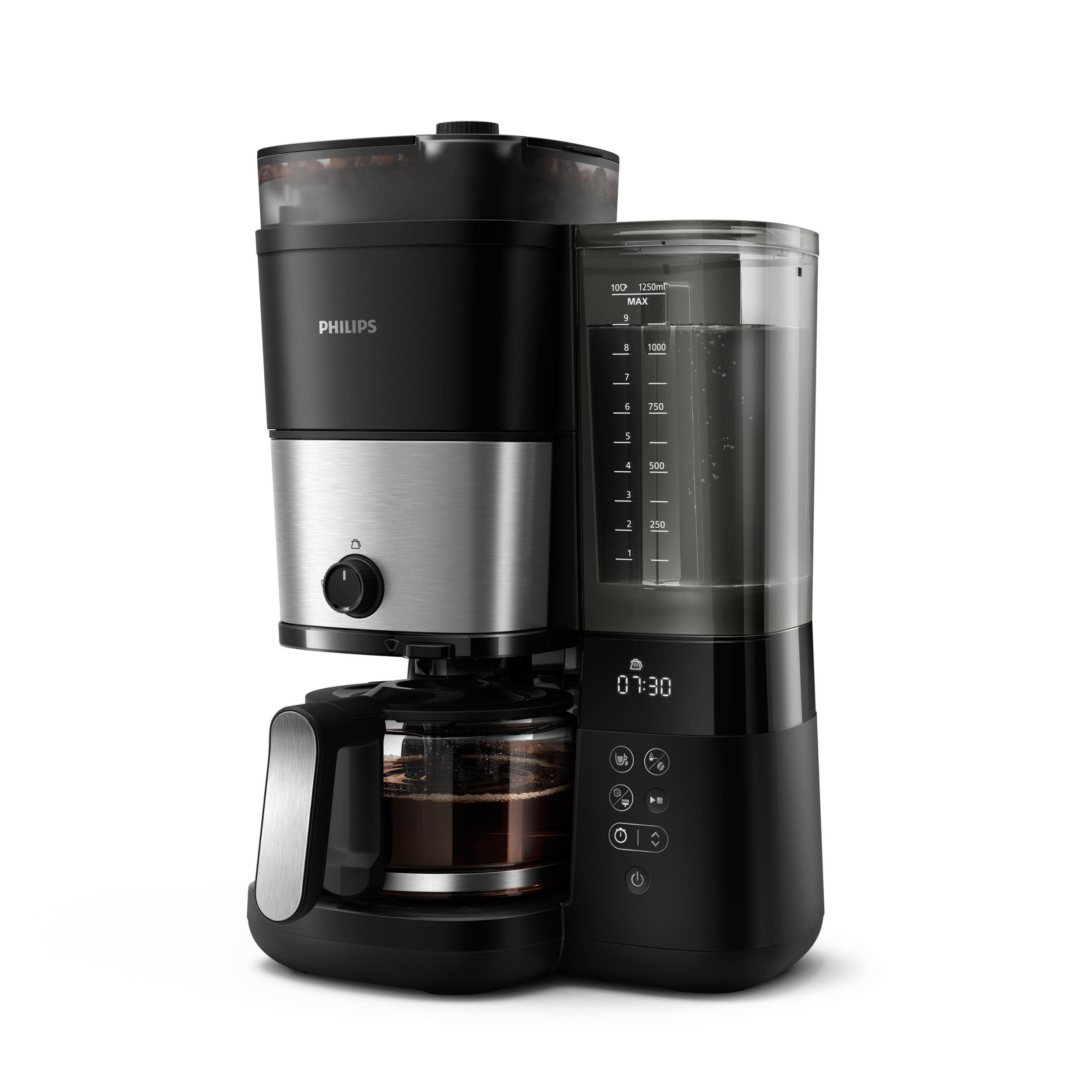 Eine schwarze Philips Kaffeemaschine mit Mahlwerk und Glaskanne mit Kaffee.