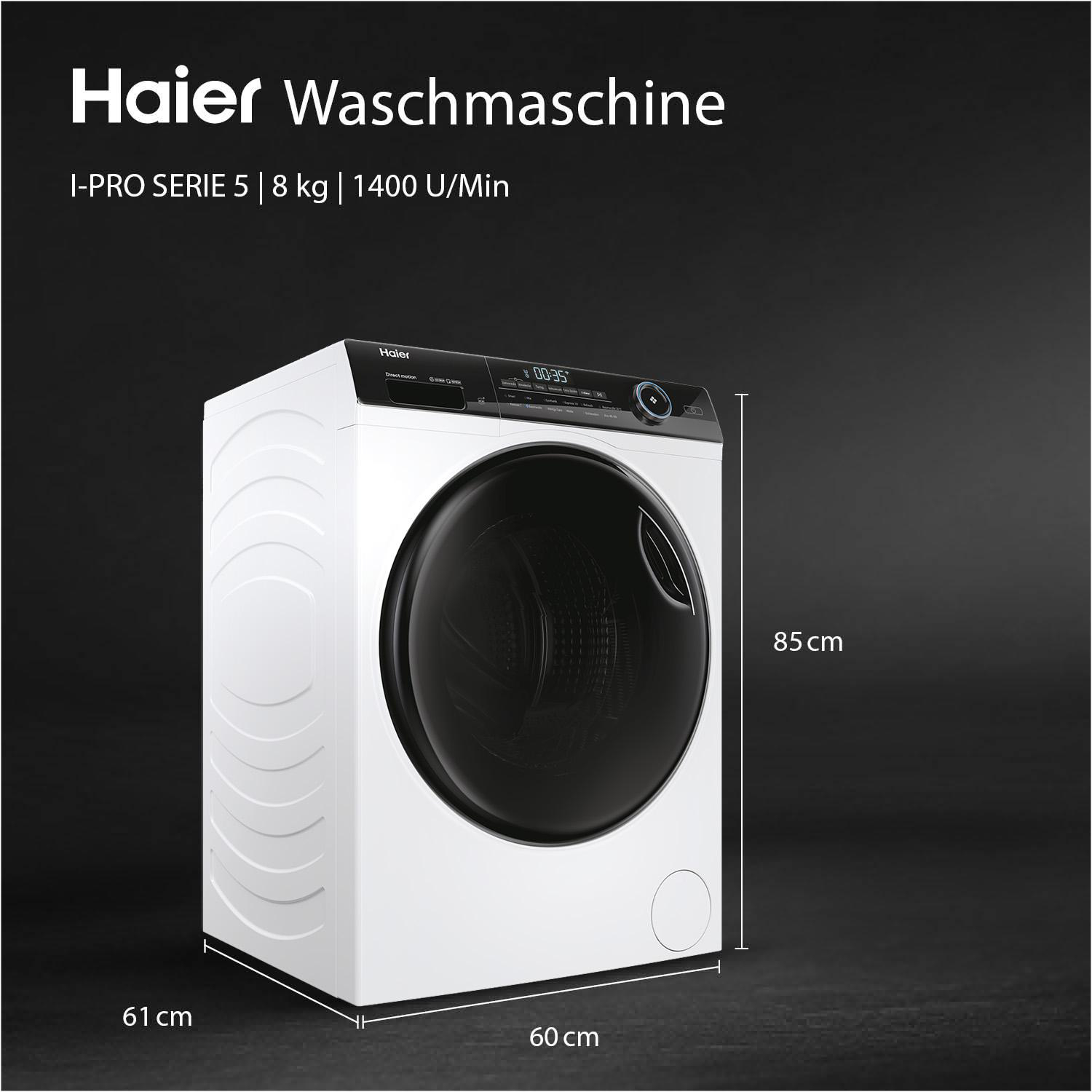 Eine weiße Haier Waschmaschine mit schwarzer Tür und Display. Maße angegeben.
