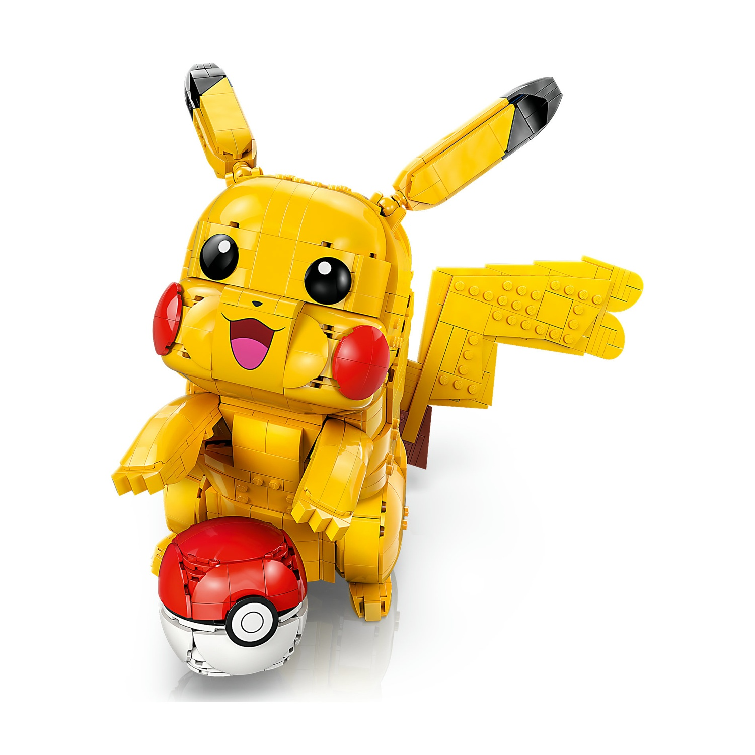 Un Pikachu giallo LEGO con una Poké Ball.