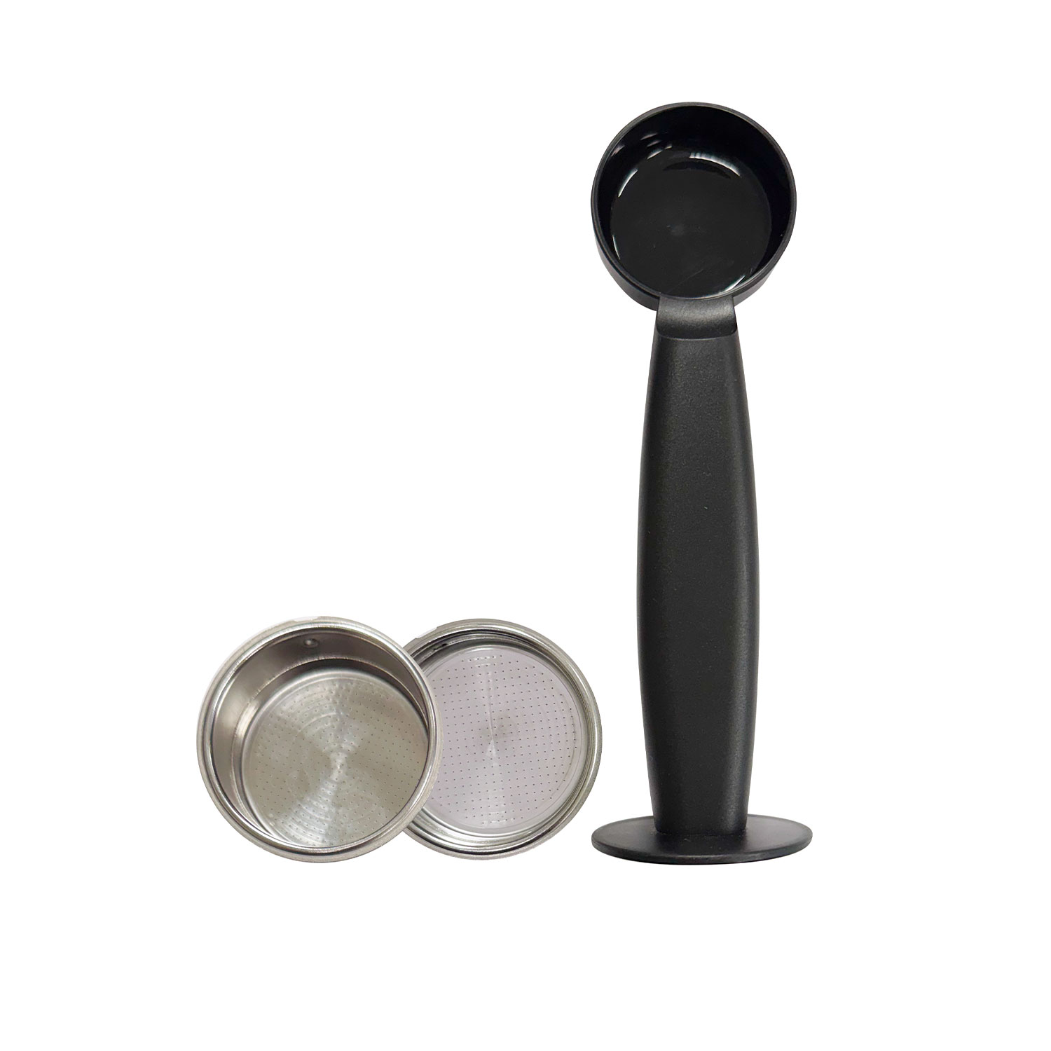 Una cuchara de café negra y un portafiltro para máquina de espresso.