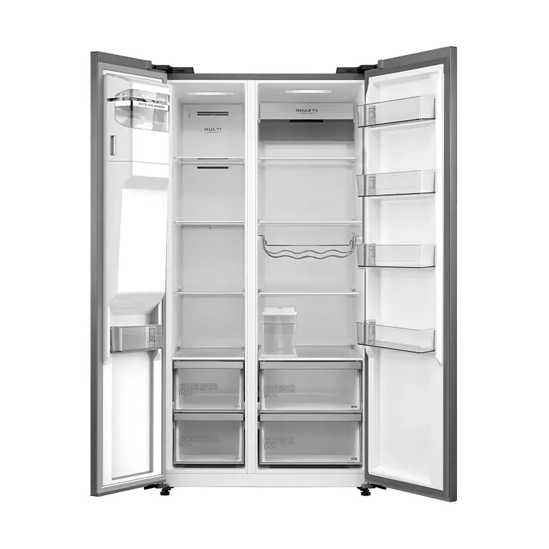 Ein offener, silberner Kühlschrank mit zwei Türen, Eiswürfelbehälter und Schubladen.
