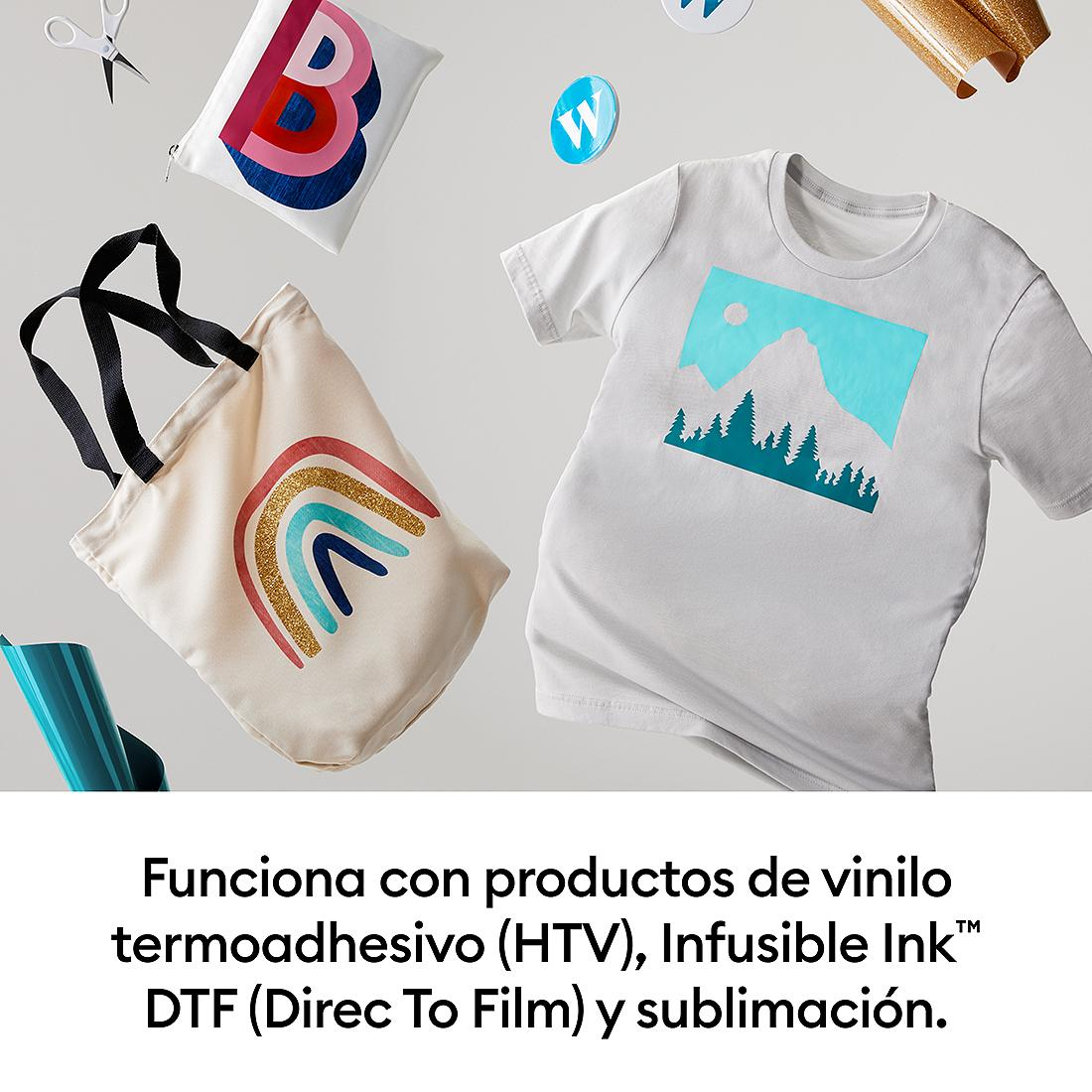 Bolso de lona beige con arcoíris, camiseta blanca con diseño.