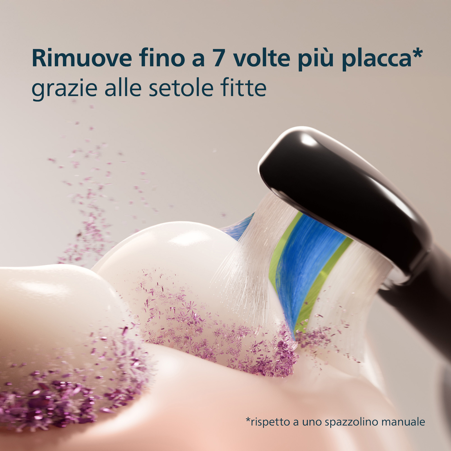 Spazzolino pulisce denti con particelle viola, rimuove placca.