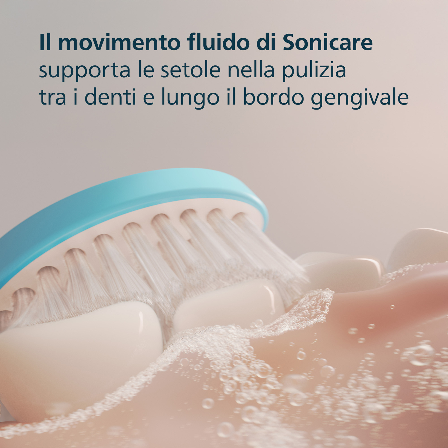 Uno spazzolino pulisce denti e gengive con schiuma.