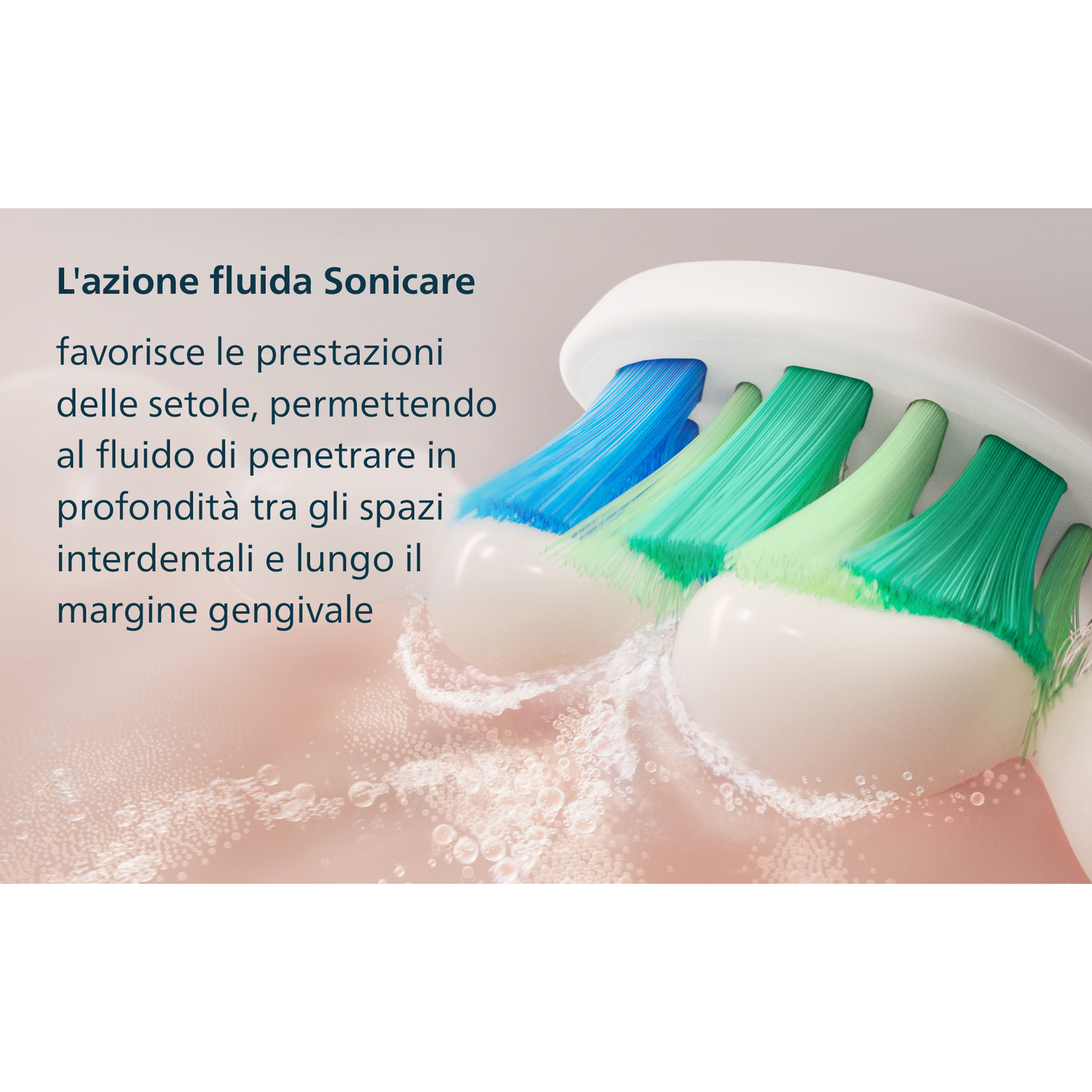 Uno spazzolino con setole blu e verdi pulisce i denti con la schiuma.