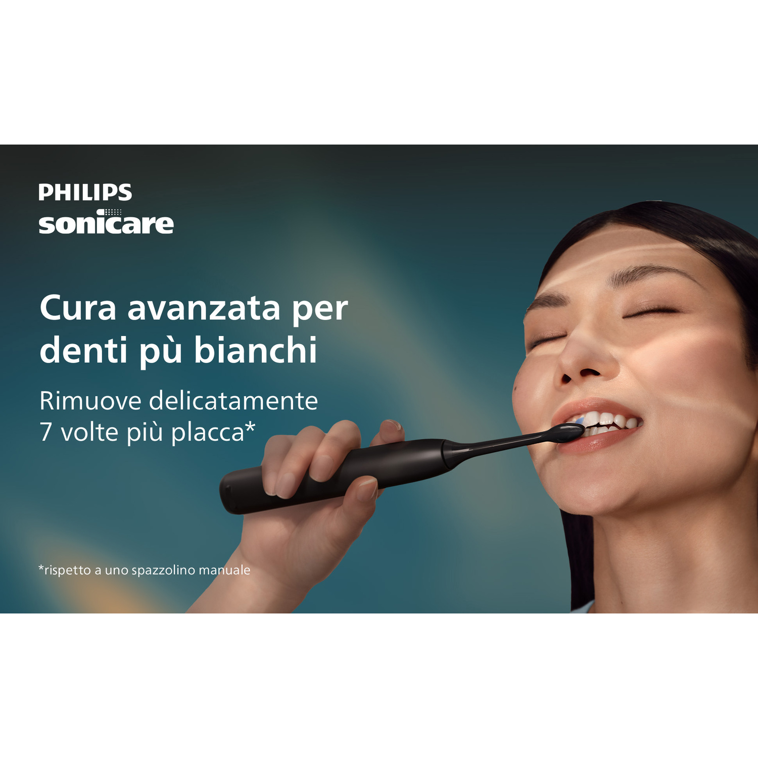 Donna usa spazzolino elettrico per denti più bianchi.