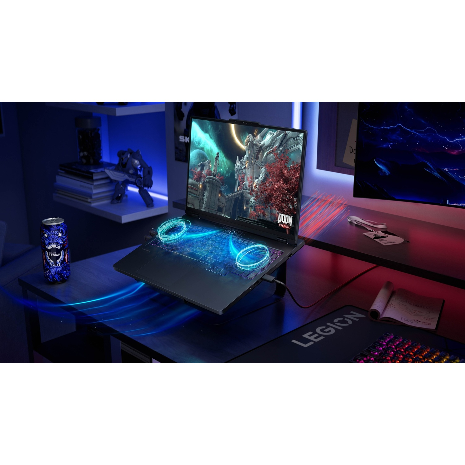 Un laptop da gaming su una scrivania, con un gioco visualizzato sullo schermo.