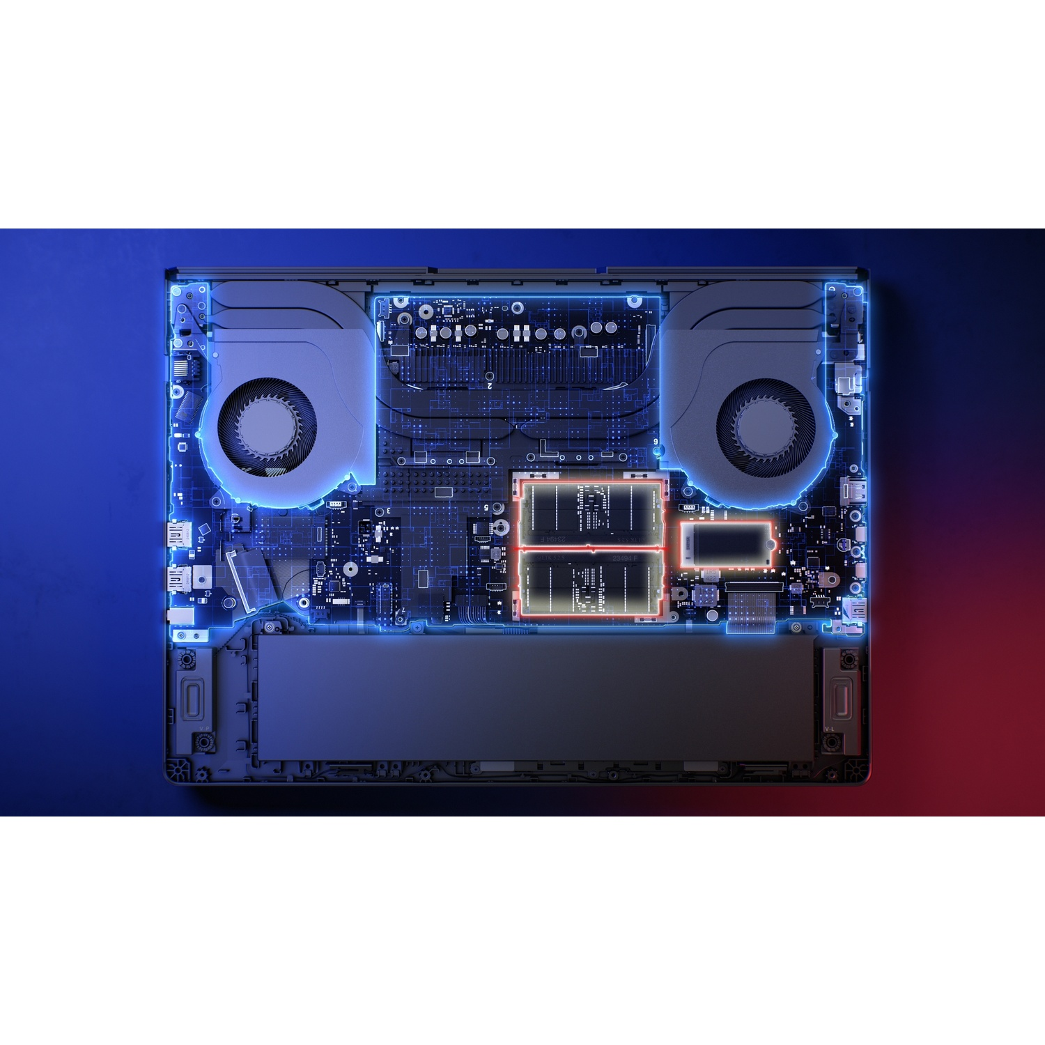 Vista interna dei componenti di un laptop con ventole, RAM e scheda madre.