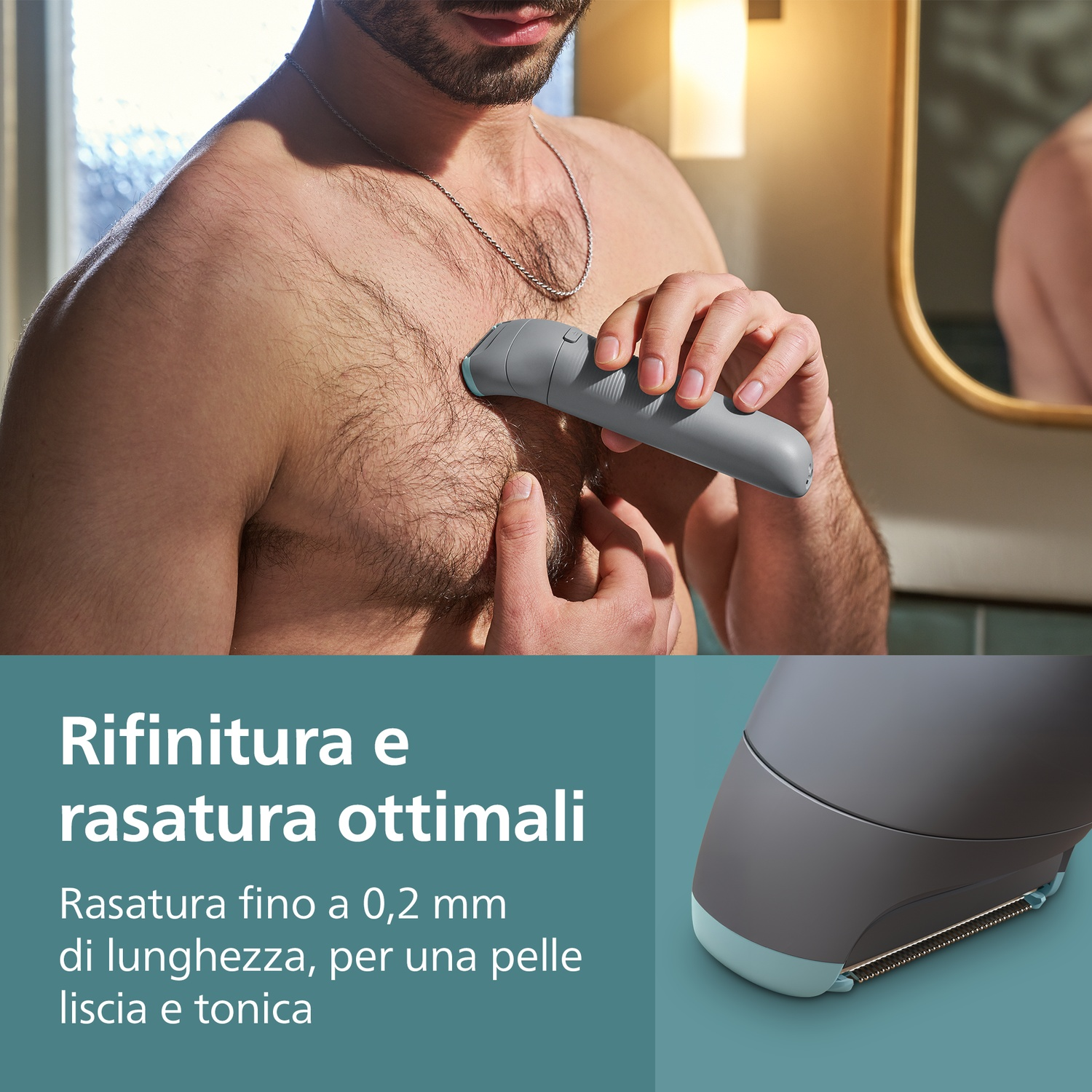 Uomo rifinisce peli del petto con rifinitore elettrico.