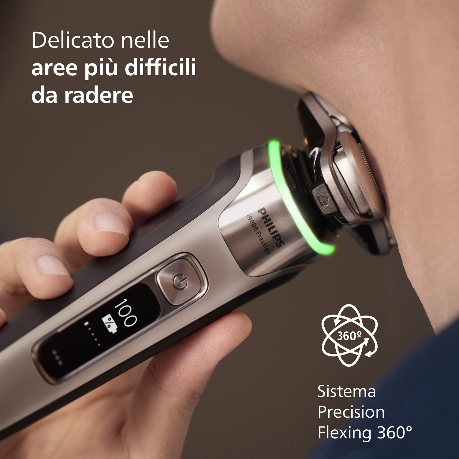 Un uomo tiene un rasoio Philips con 100% di batteria e illuminazione verde.