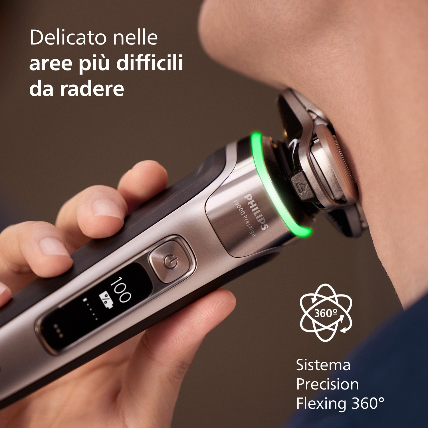Un uomo si rade il collo con un rasoio Philips 19000 Prestige.