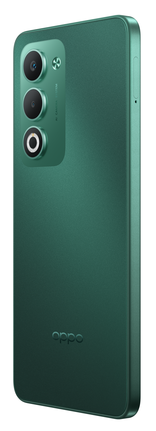 Tył zielonego smartfona z trzema aparatami i logo Oppo.