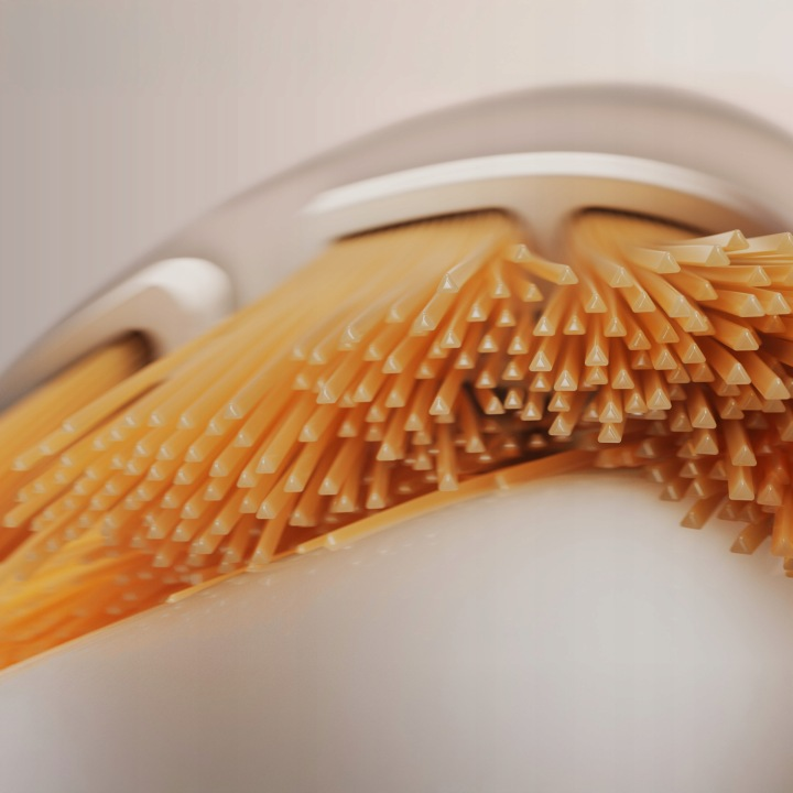 Zbliżenie na makaron spaghetti wychodzący z szarego pojemnika.