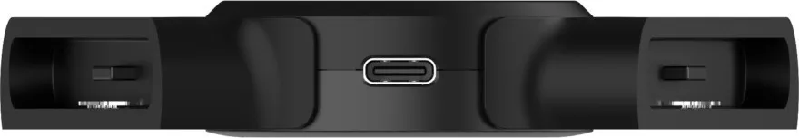 Chargeur noir avec port USB-C au milieu et deux fentes sur les côtés.