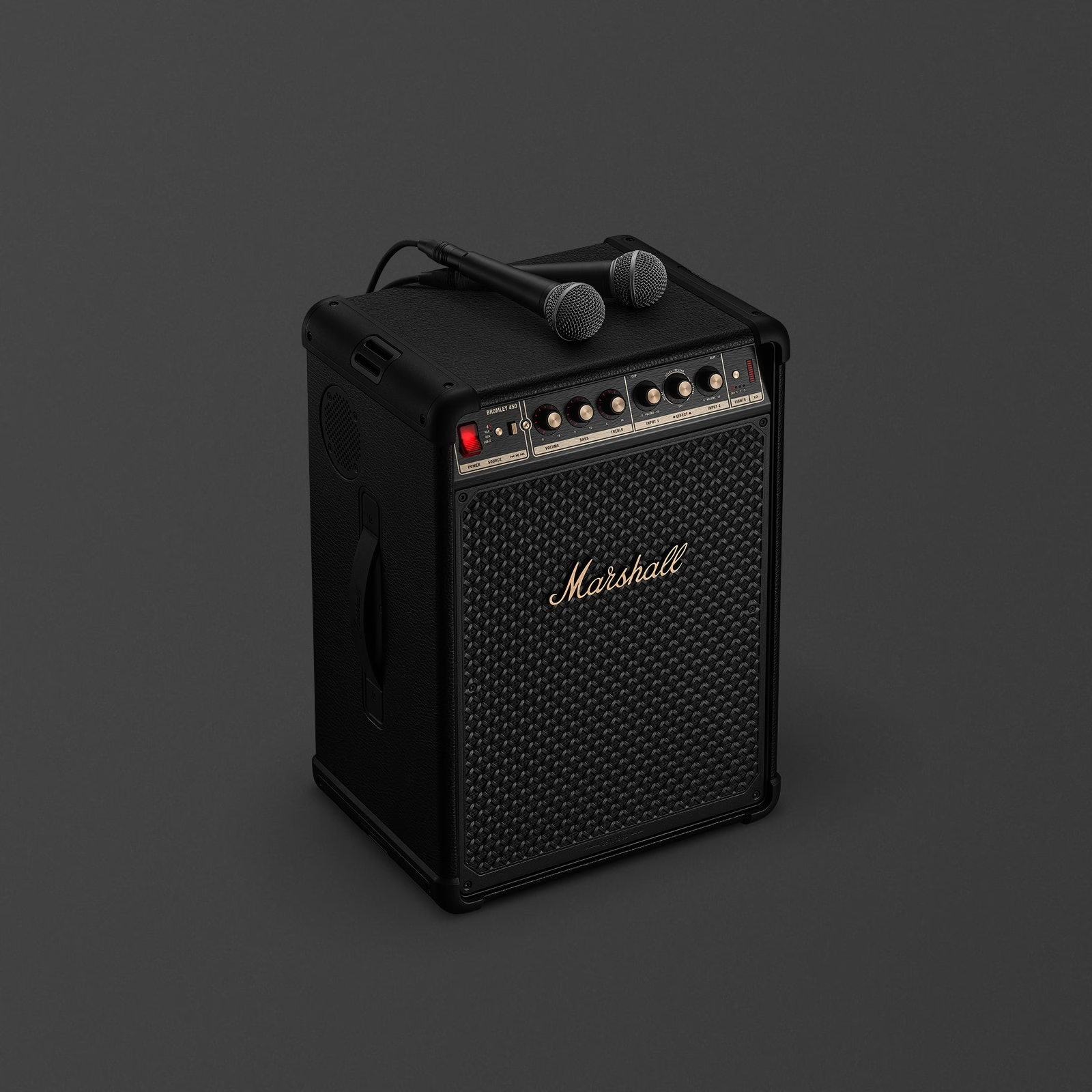 Un amplificatore Marshall nero con due microfoni sopra.
