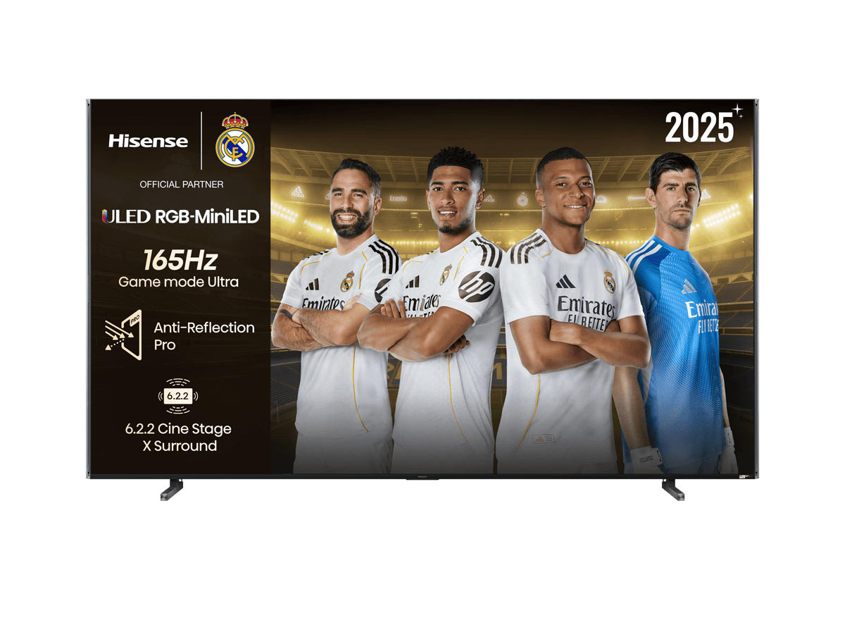 Hisense TV mit 165Hz, 4 Fußballern in weißen Trikots und 2025-Logo.