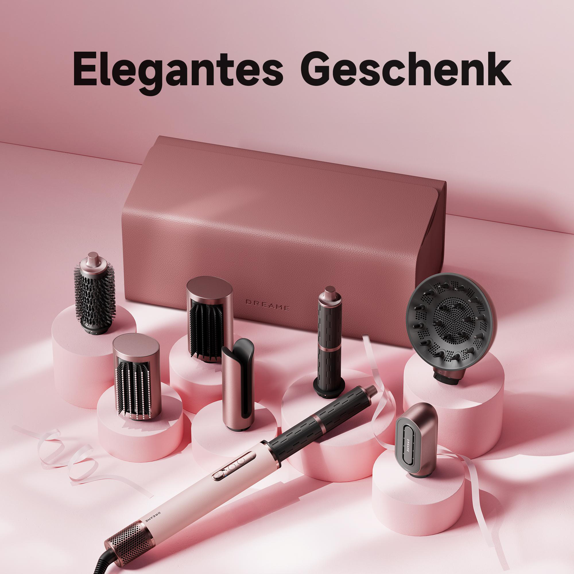 Haarstyling-Werkzeuge und Zubehör auf rosa Podesten, mit einem Koffer im Hintergrund.