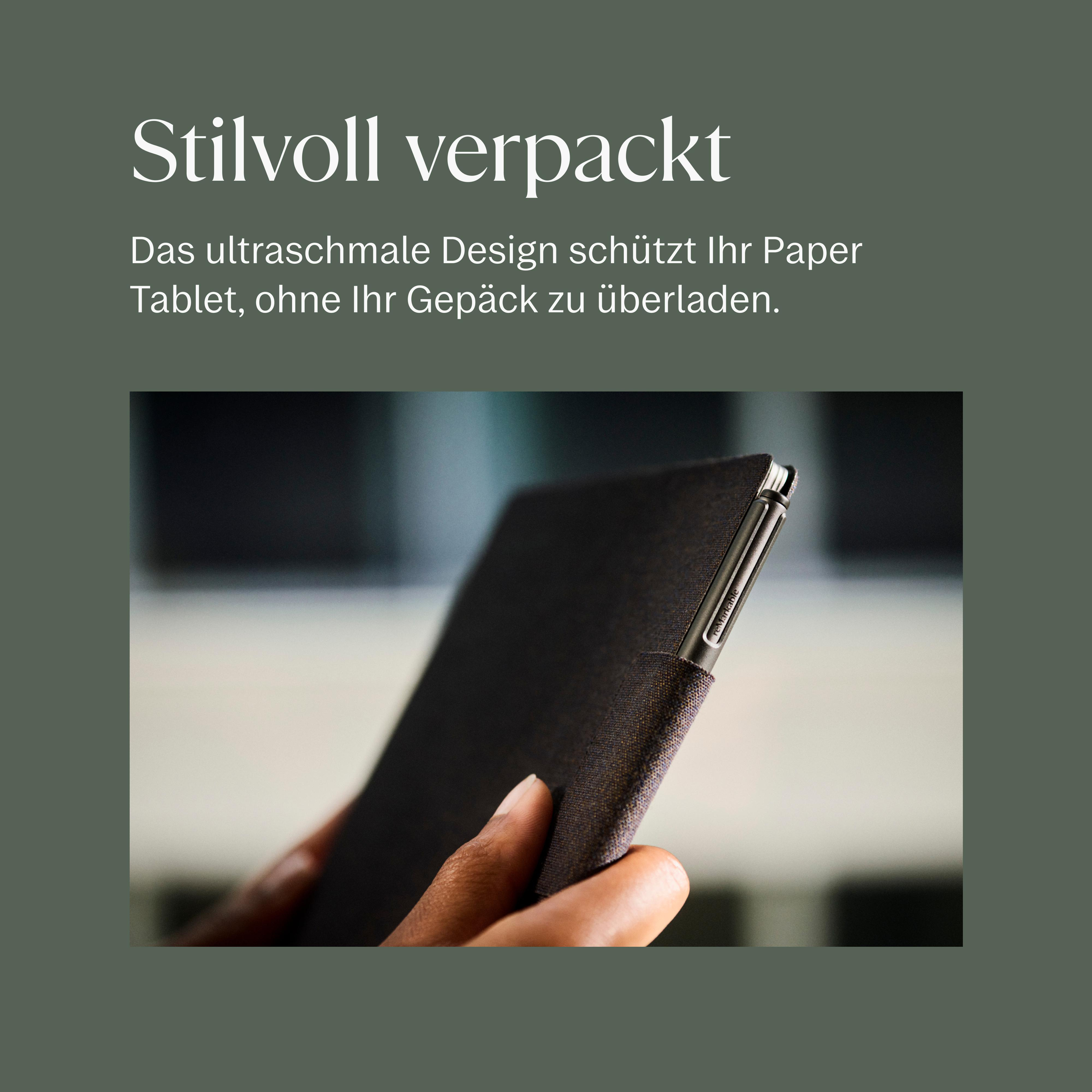 Eine Person hält ein dunkles Tablet mit Stift in der Hand.
