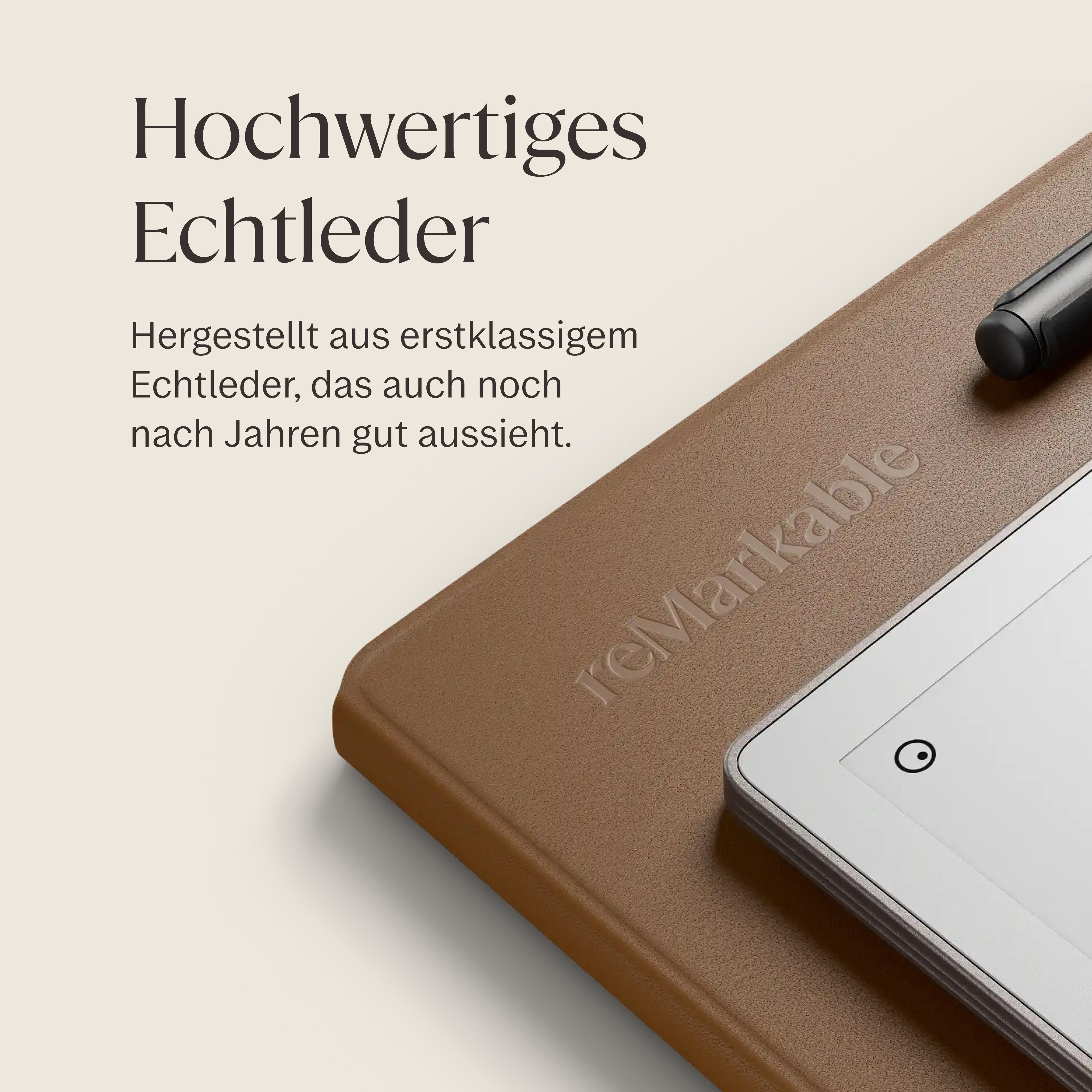 Ein braunes Lederetui für ein Tablet mit Stift. Hochwertiges Echtleder.