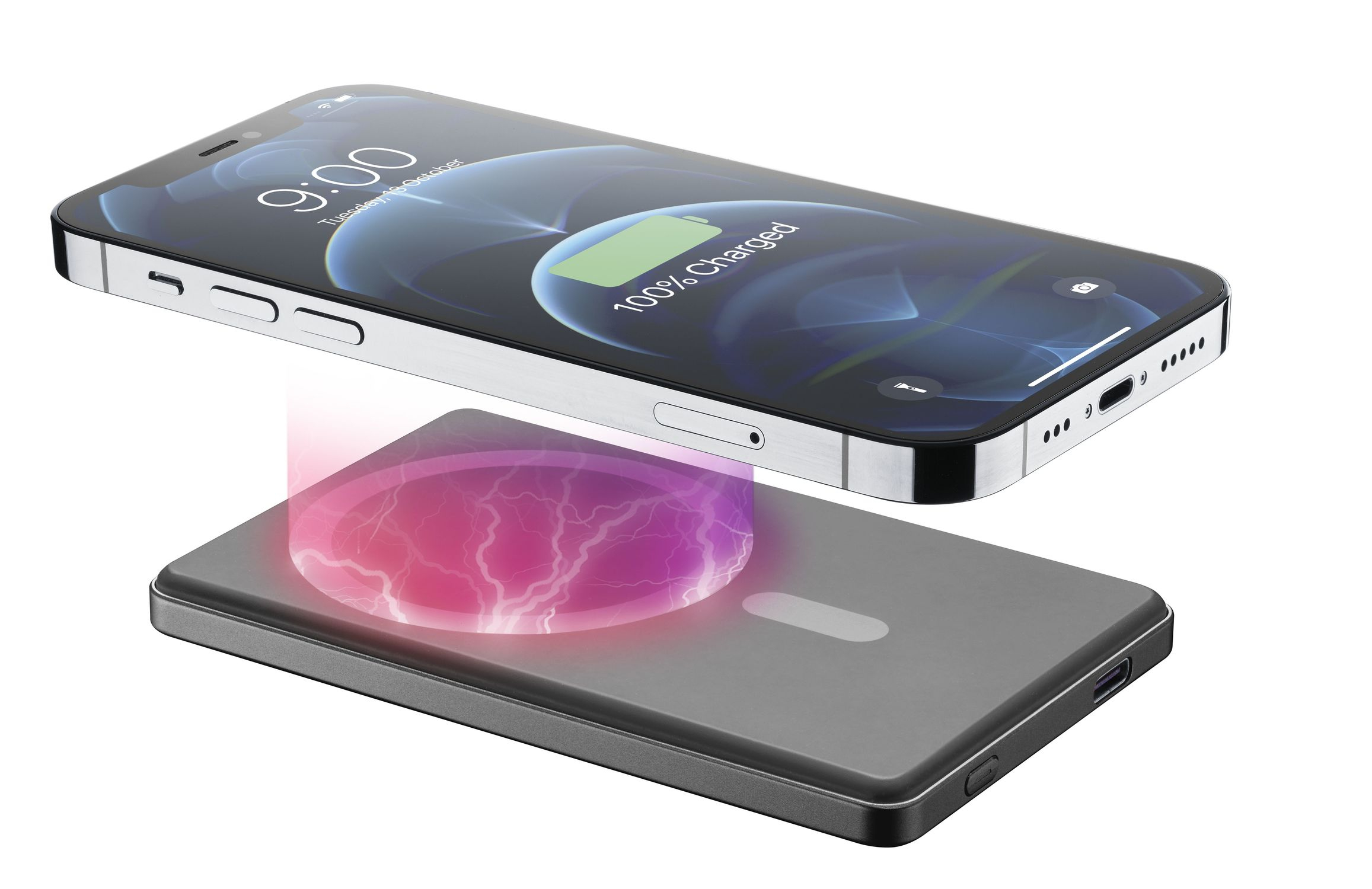 Un smartphone se carga de forma inalámbrica desde una batería externa.