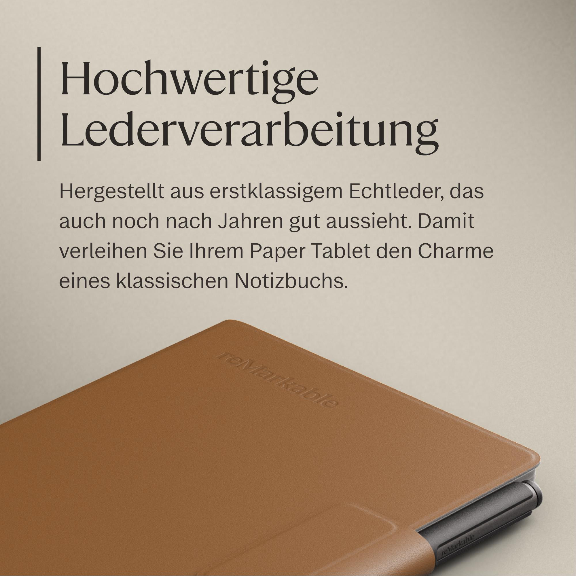 Ein braunes Lederetui für ein Tablet mit Stift. Hochwertige Lederverarbeitung.