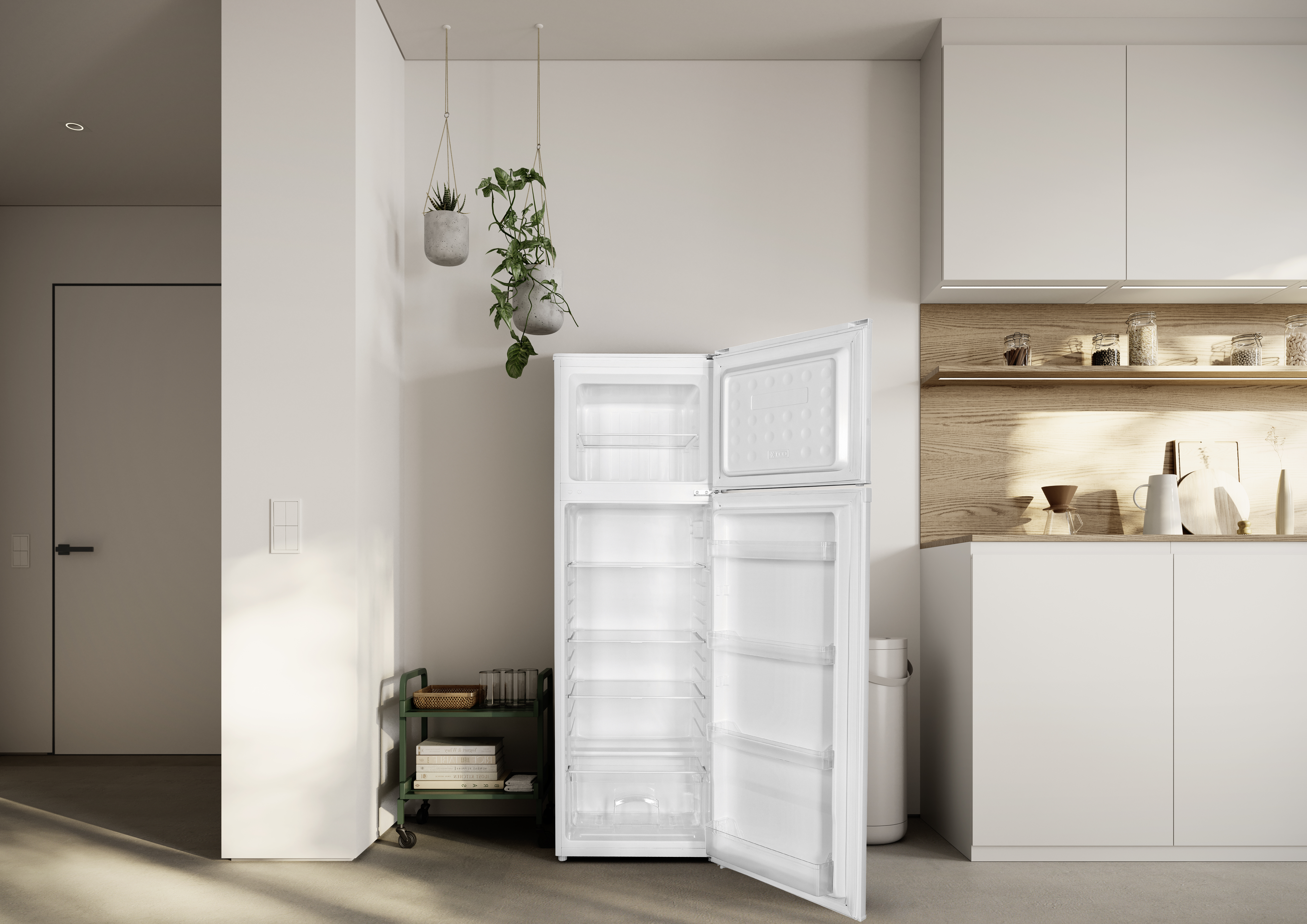 Una nevera blanca abierta en una cocina moderna con plantas colgantes.