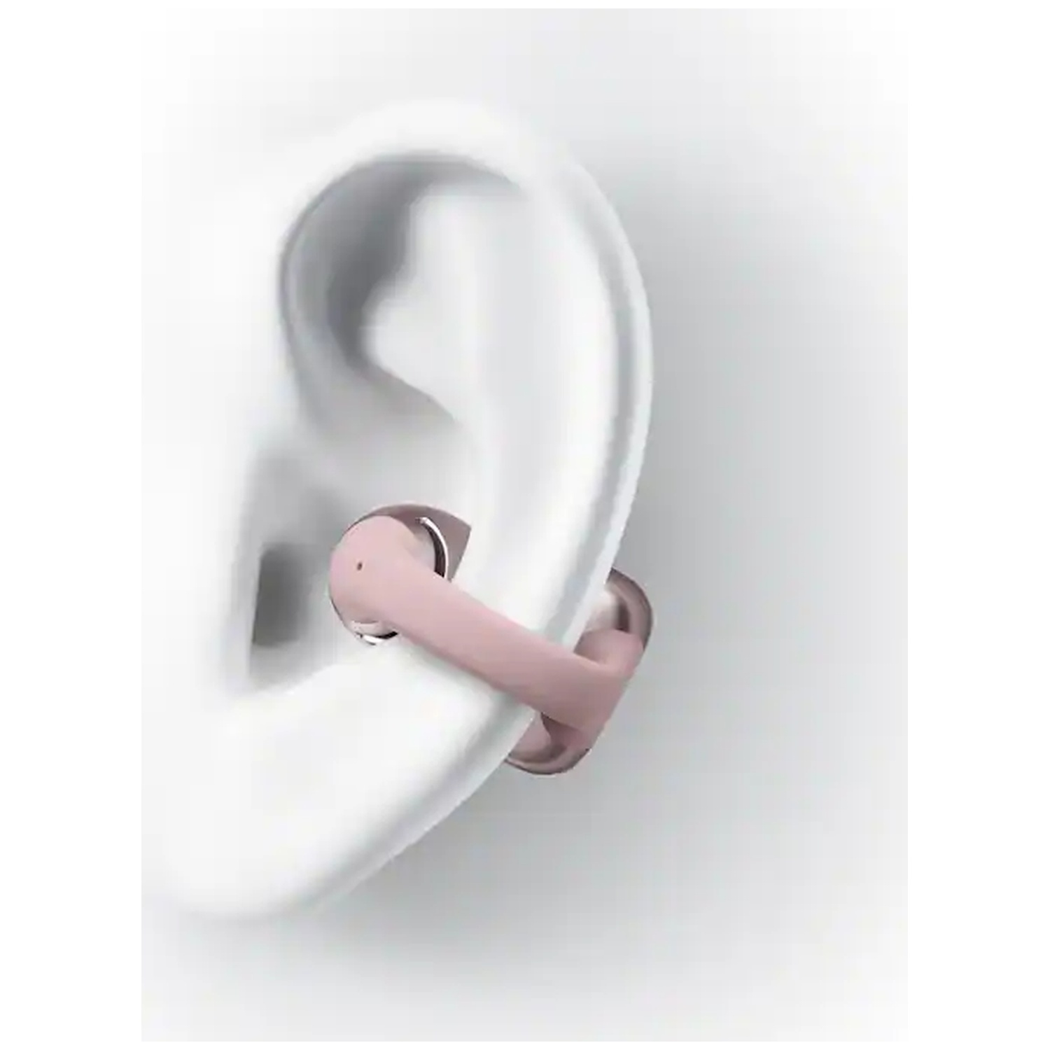 Un écouteur rose placé dans une oreille blanche.