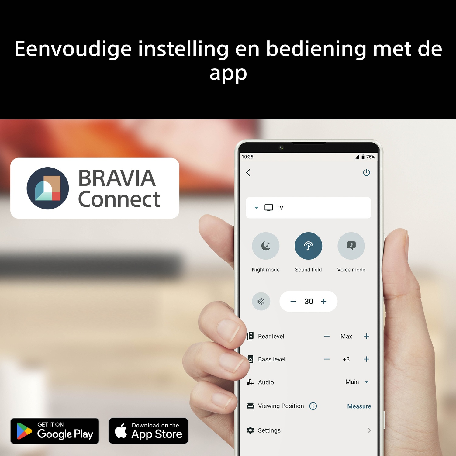 Een hand houdt een smartphone met de BRAVIA Connect app vast. Geluid- en beeldinstellingen.
