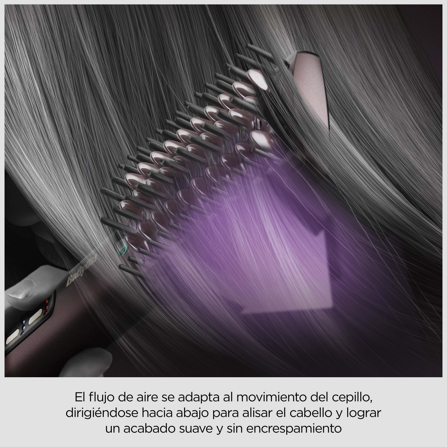 El flujo de aire se adapta al movimiento del cepillo, dirigiéndose hacia abajo para alisar el cabello y lograr un acabado suave y sin encrespamiento