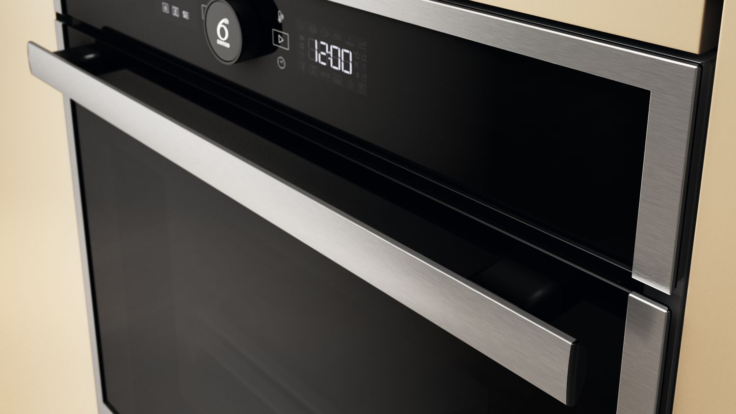 Primer plano de un horno moderno con pantalla digital de hora y detalles de acero inoxidable.