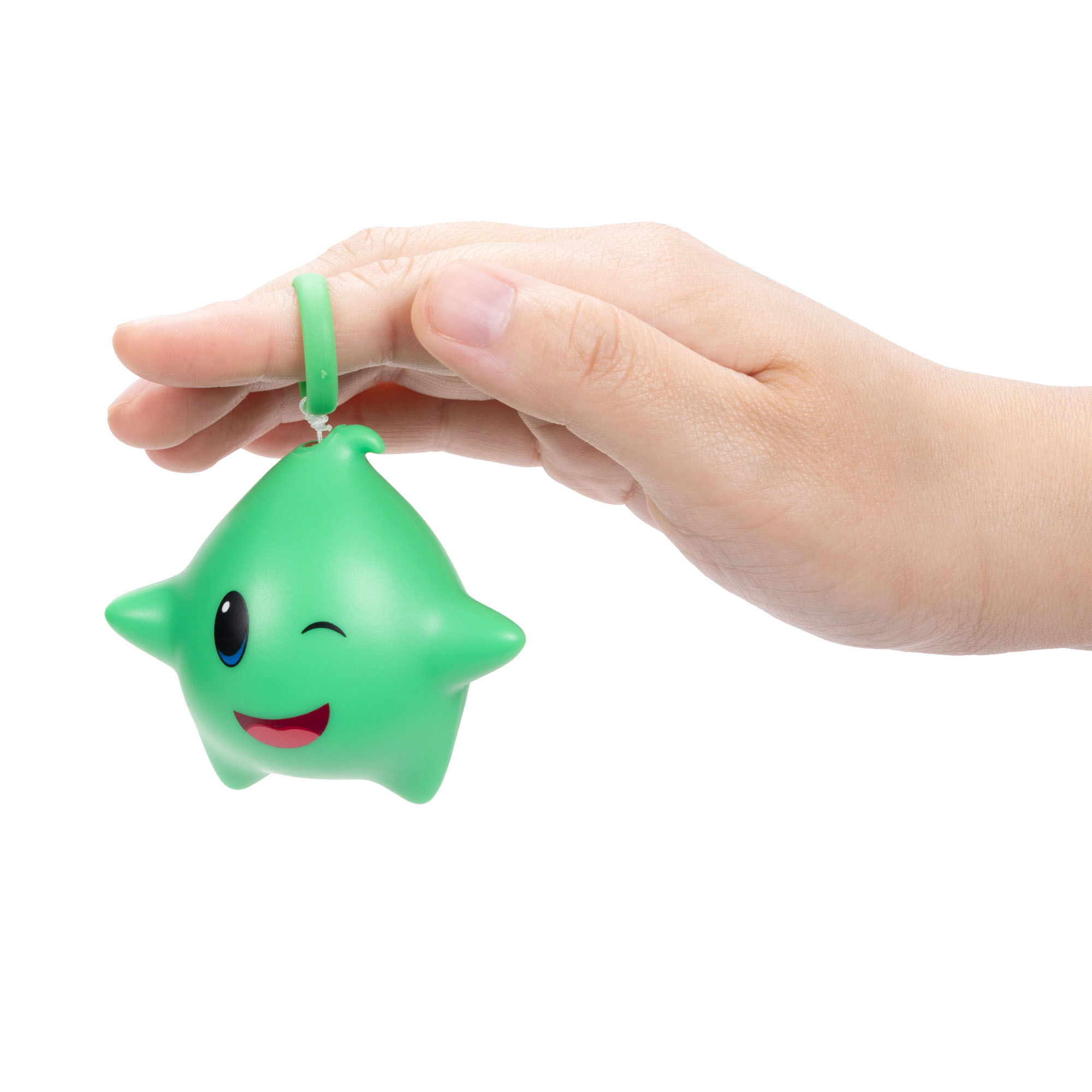 Eine grüne Sternfigur mit Gesicht winkt, gehalten von einer Hand.