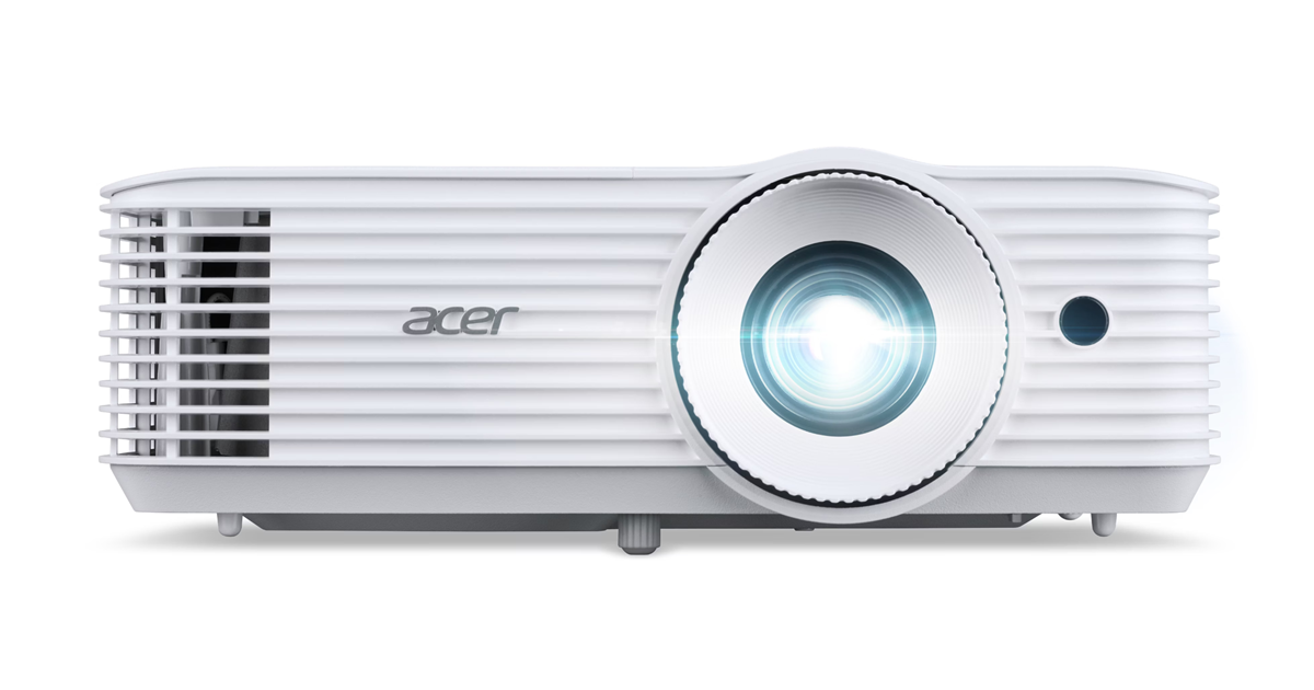 Egy fehér Acer projektor lencsével és szellőzőnyílásokkal.
