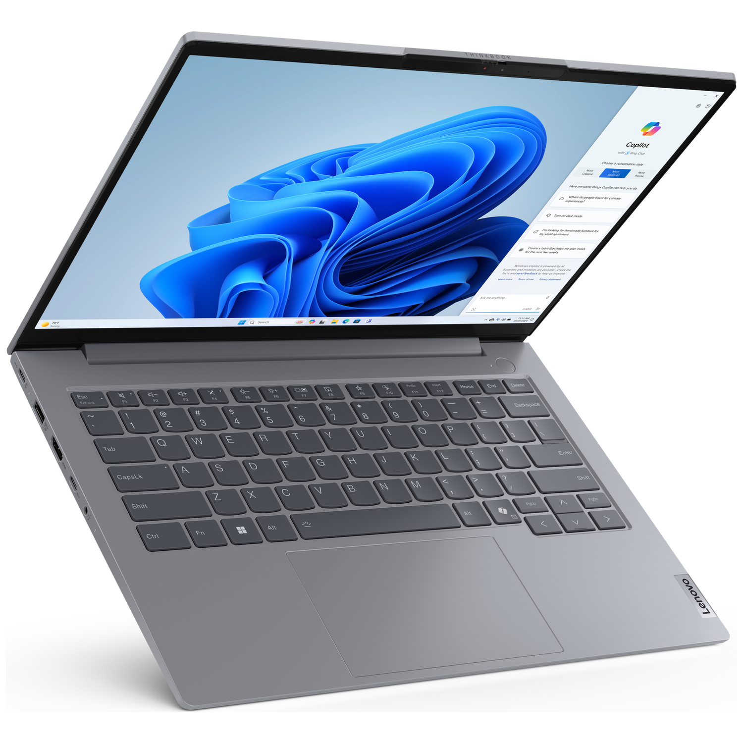 Een grijze Lenovo ThinkBook laptop met open scherm, waarop Windows 11 wordt weergegeven.