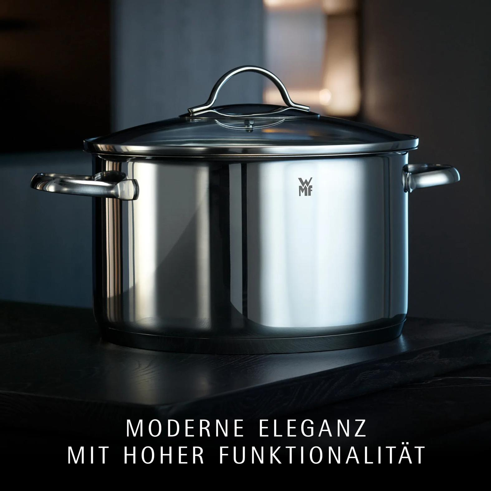 Eine glänzende Edelstahl-Kochtopf mit Deckel steht auf einem dunklen Tisch.