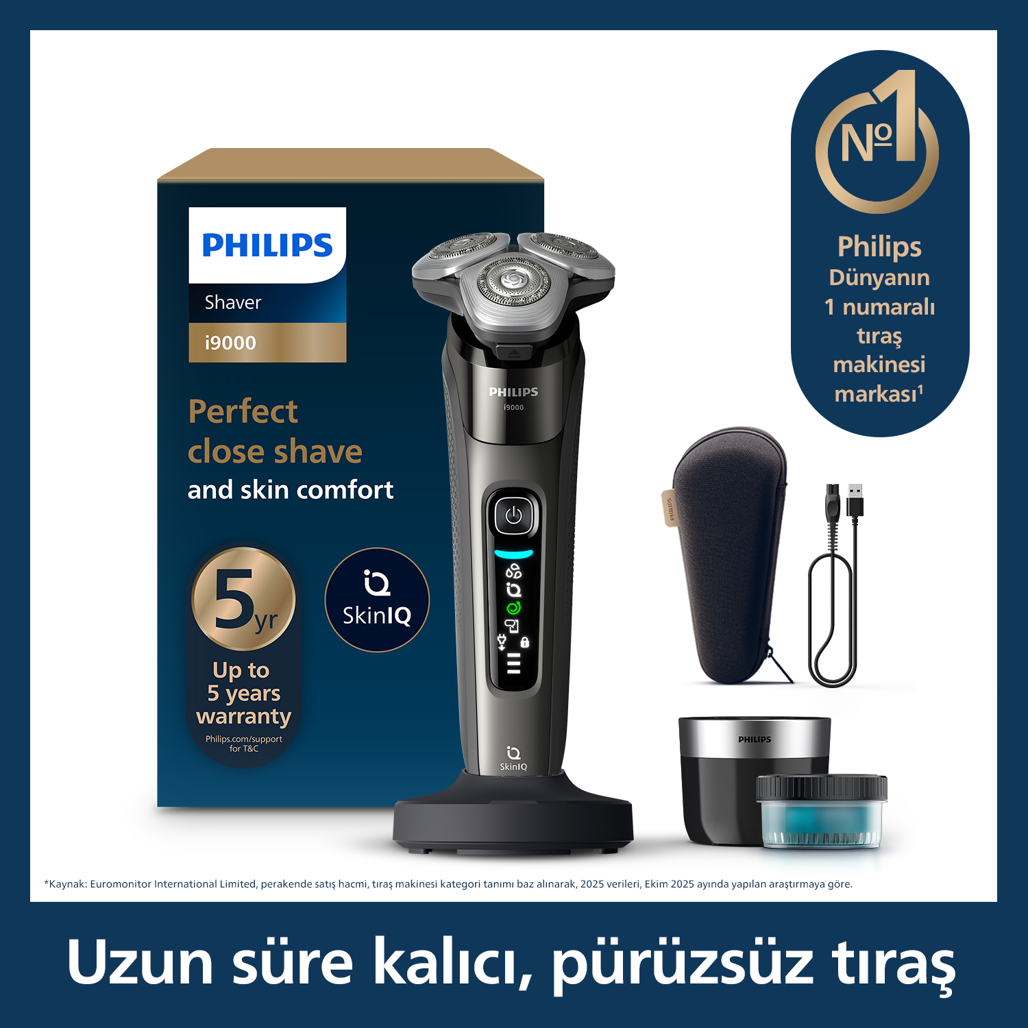 Philips i9000 tıraş makinesi aksesuarlarıyla: şarj/temizleme istasyonu, kılıf, kablo.