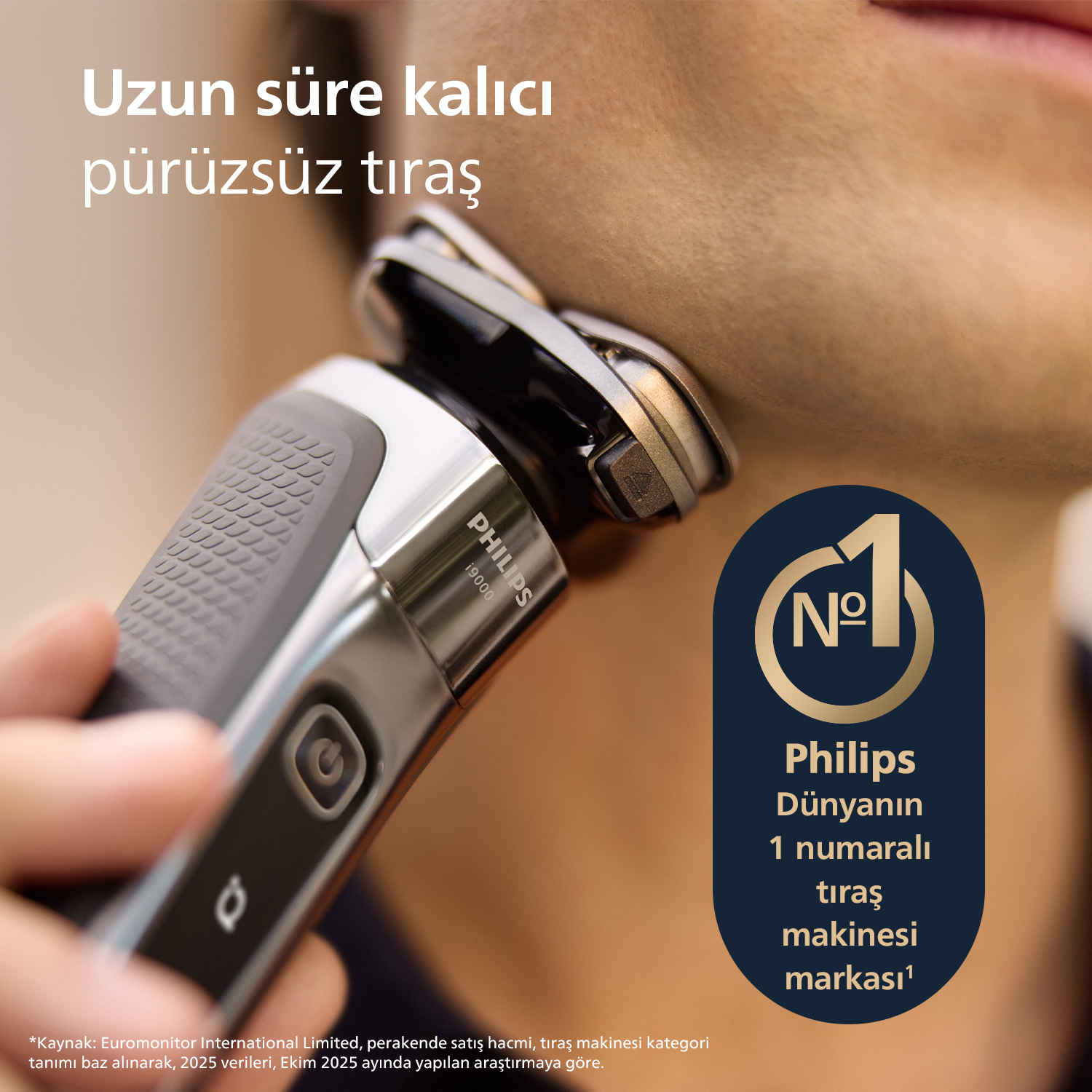 Bir erkek Philips elektrikli tıraş makinesiyle tıraş oluyor. Philips dünyanın 1 numaralı markası.