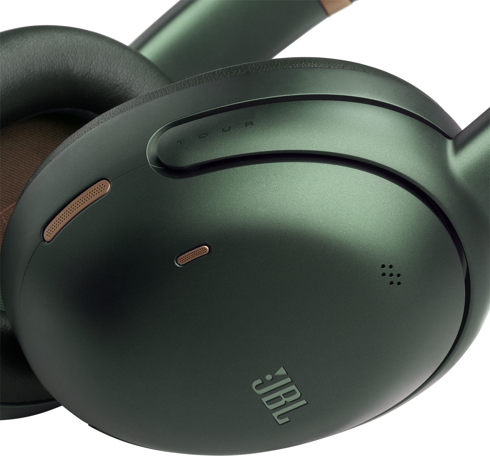 Cuffie verde scuro con logo JBL e accenti bronzo. Vista ravvicinata.
