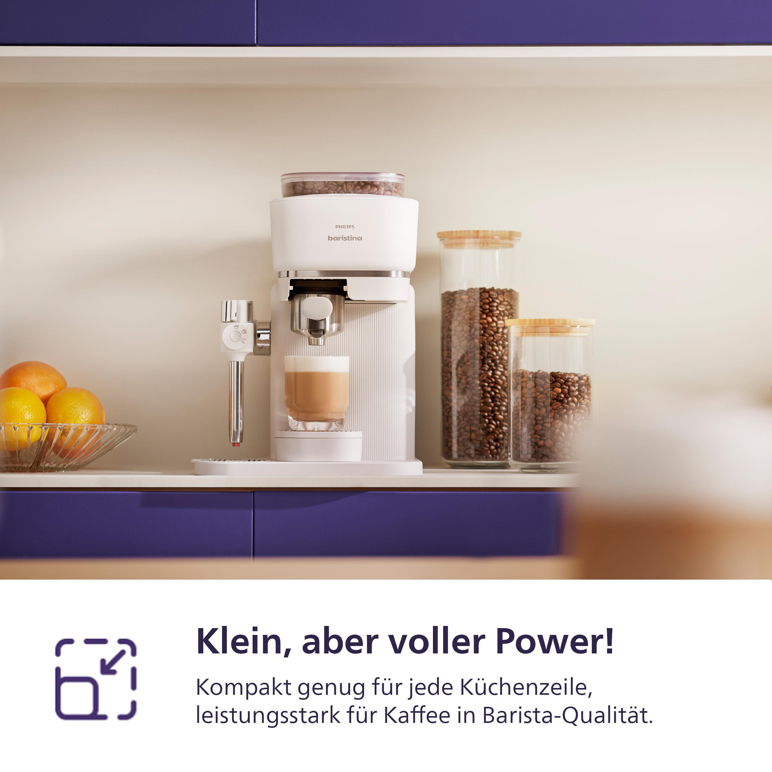 Weiße Kaffeemaschine mit Glasbehältern für Kaffeebohnen und Orangen.