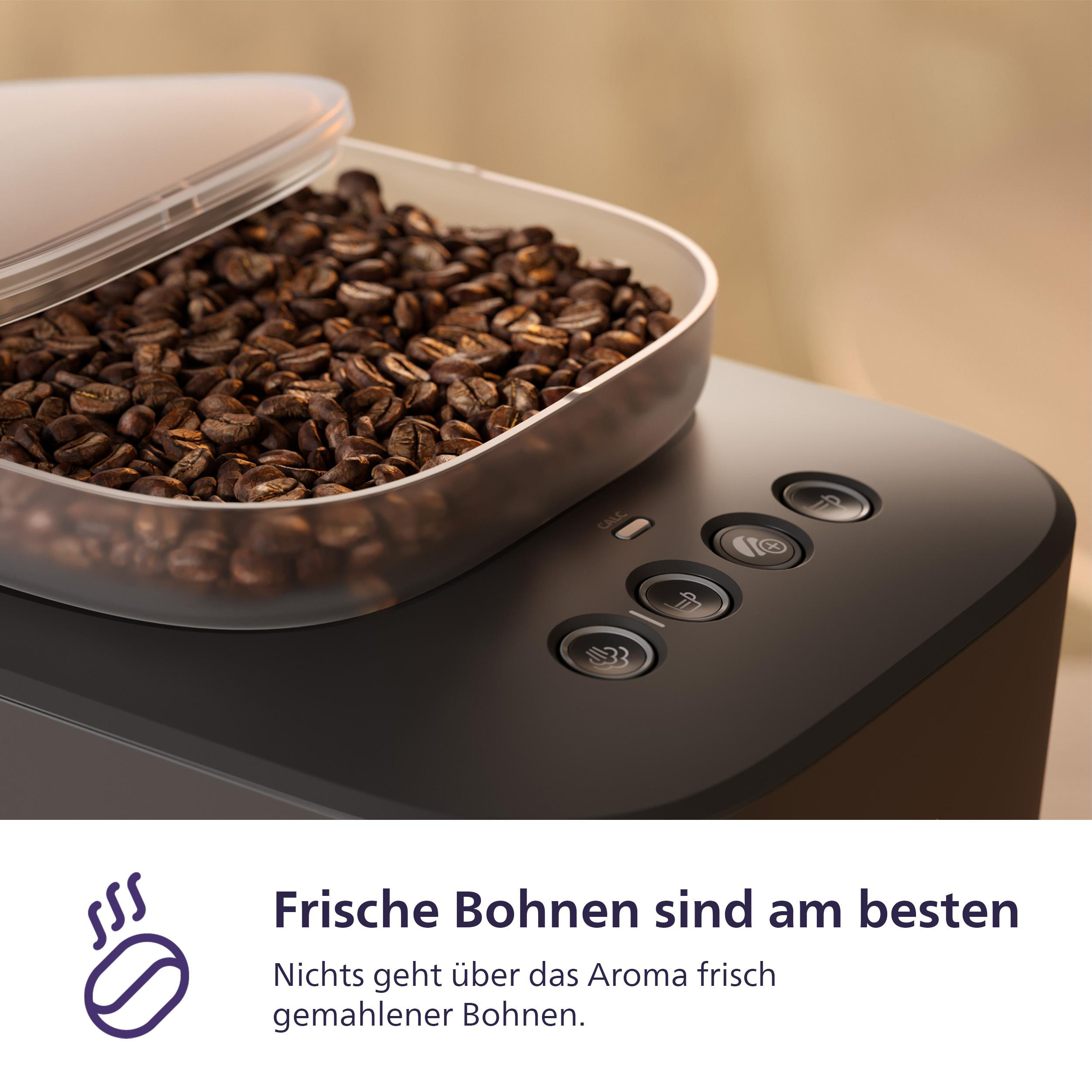 Frische Kaffeebohnen in einem Behälter auf einer Kaffeemaschine.