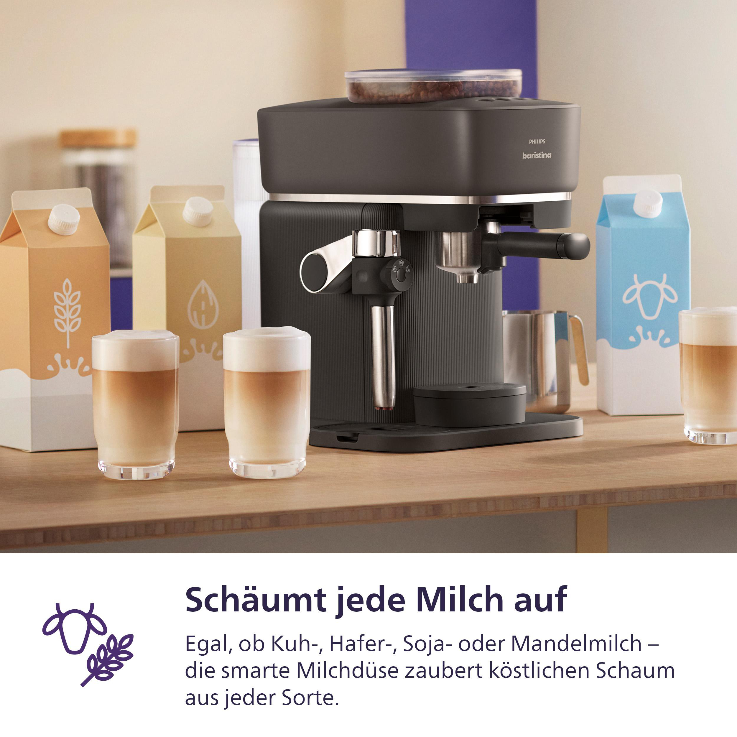 Kaffeemaschine mit Milchkartons und zwei Kaffeegetränken.