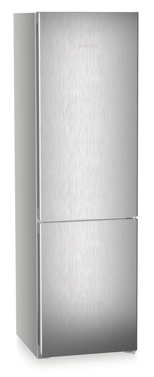 Ezüst Liebherr hűtőszekrény két ajtóval, fehér háttér előtt.