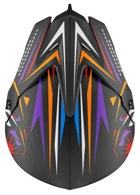 Czarny kask z kolorowymi, geometrycznymi wzorami w kolorach pomarańczowym, fioletowym, białym i niebieskim.