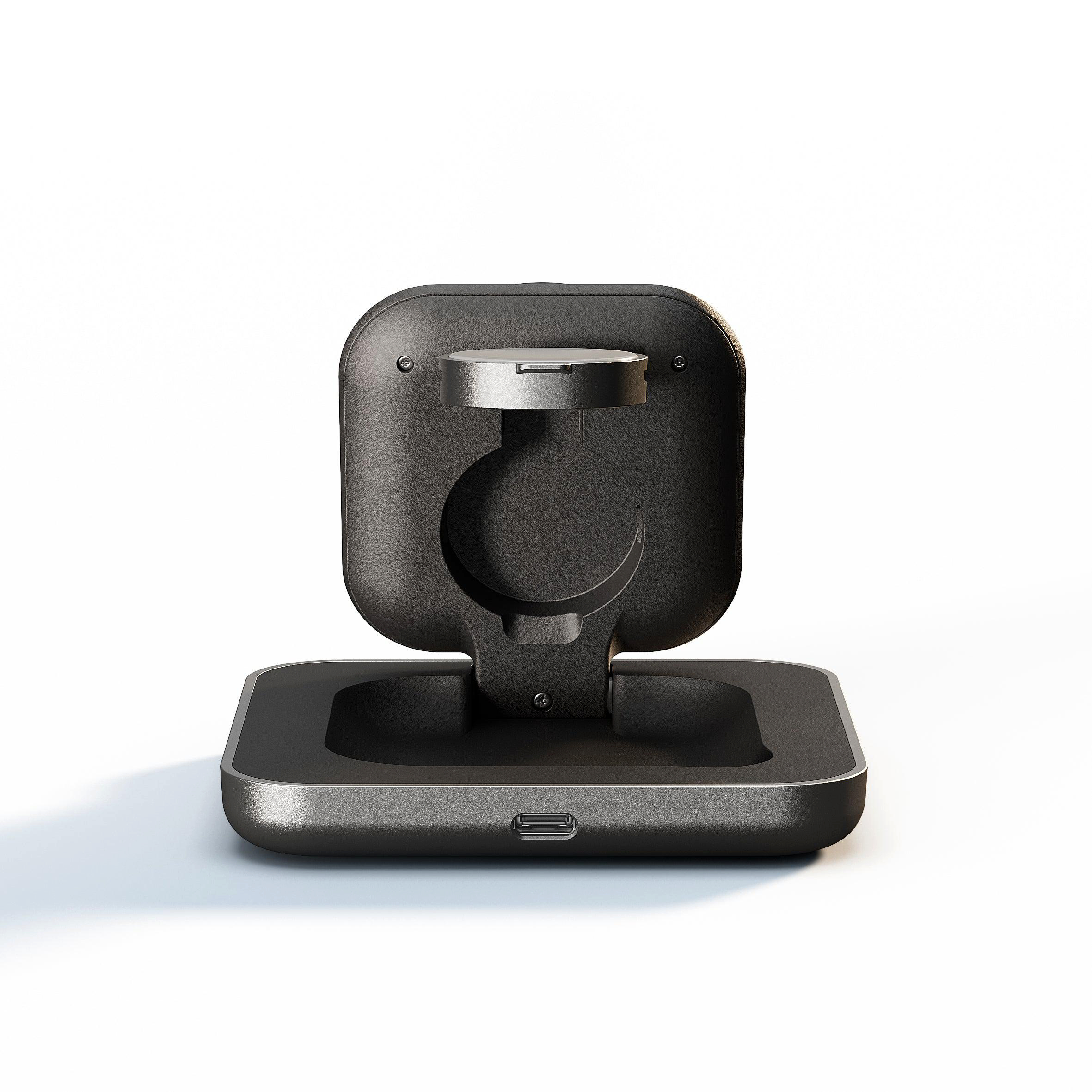 Ein schwarzes Ladegerät mit USB-C-Anschluss auf weißem Hintergrund.