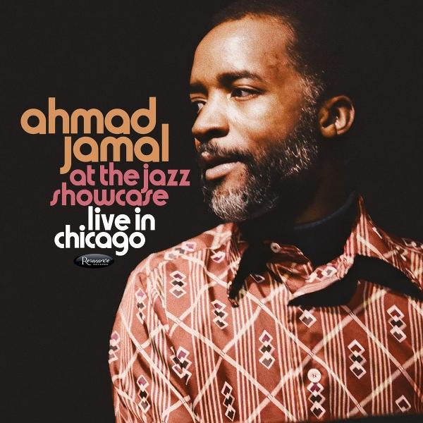 Ahmad Jamal auf einem Albumcover mit Text auf dunklem Hintergrund.