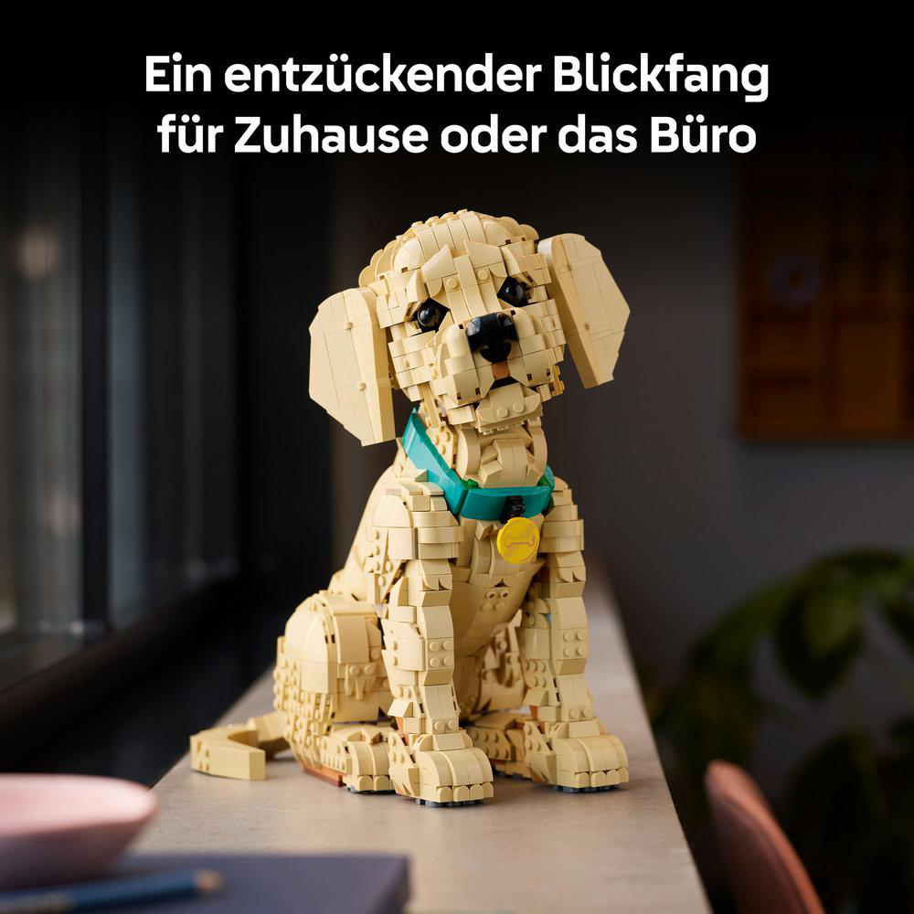 Ein Lego-Hund aus hellbeigen Steinen sitzt auf einer Tischplatte mit einem türkisfarbenen Halsband.