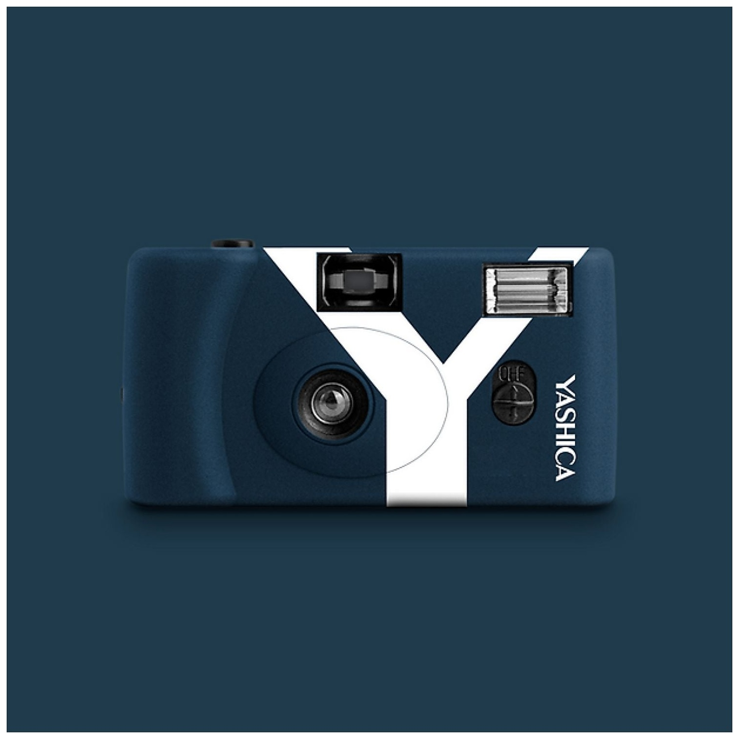 Donkerblauwe Yashica camera met wit Y-design, flitser en lens.